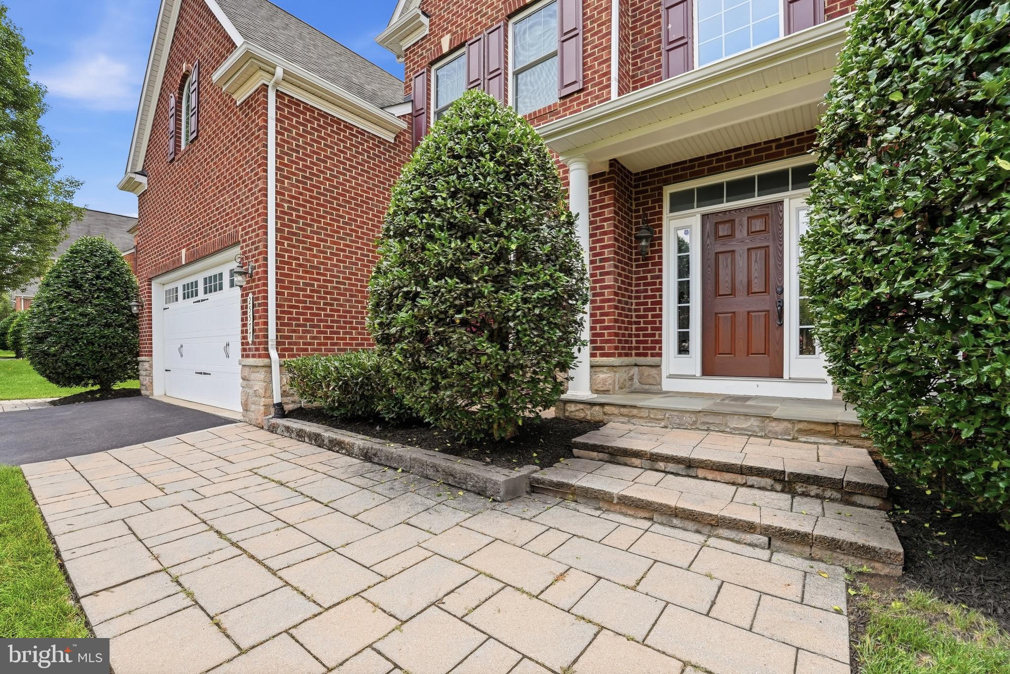 VIRGINIA MANOR - Residential