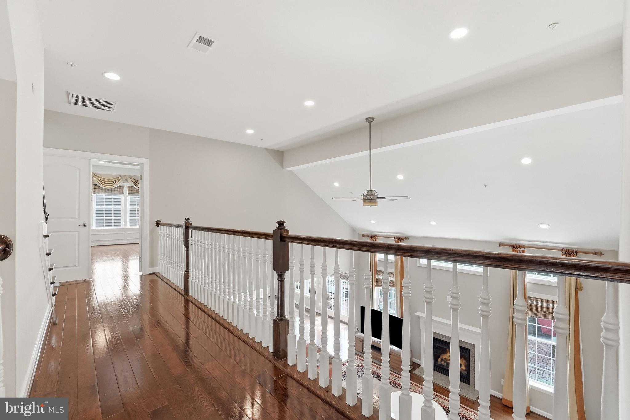 VIRGINIA MANOR - Residential
