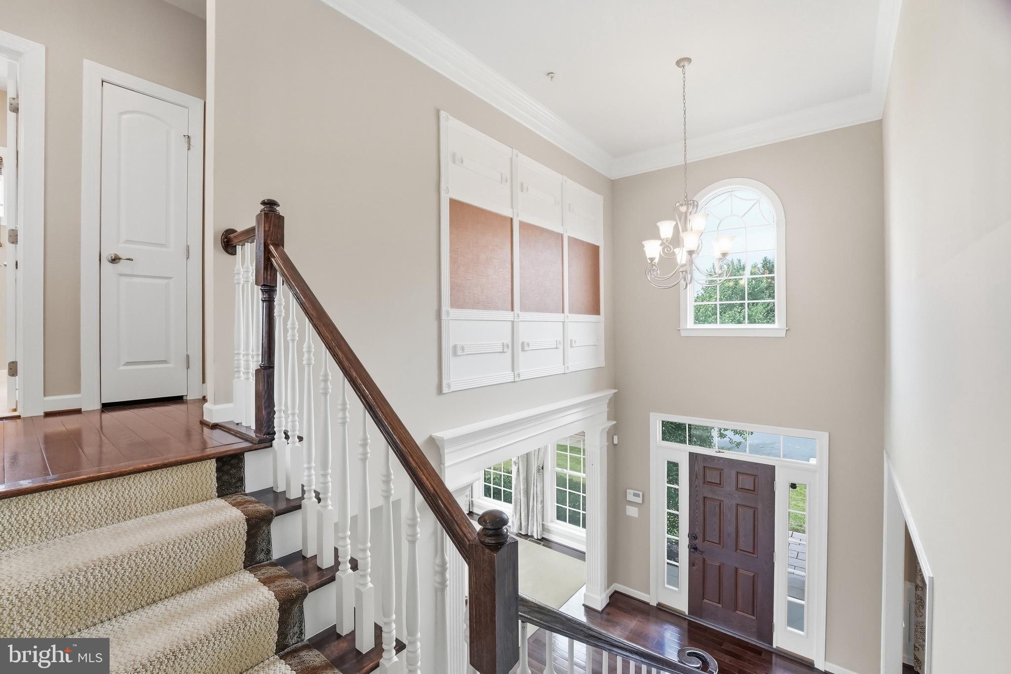 VIRGINIA MANOR - Residential