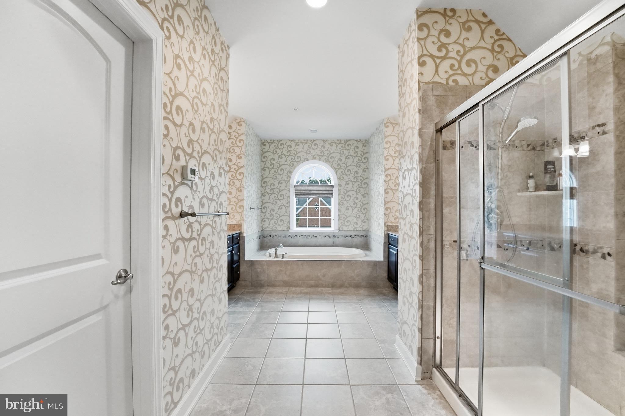 VIRGINIA MANOR - Residential