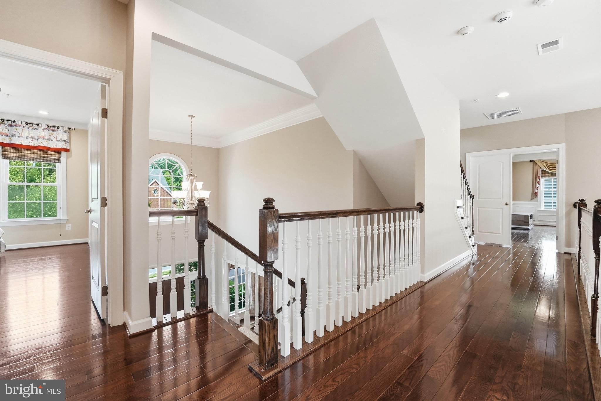 VIRGINIA MANOR - Residential