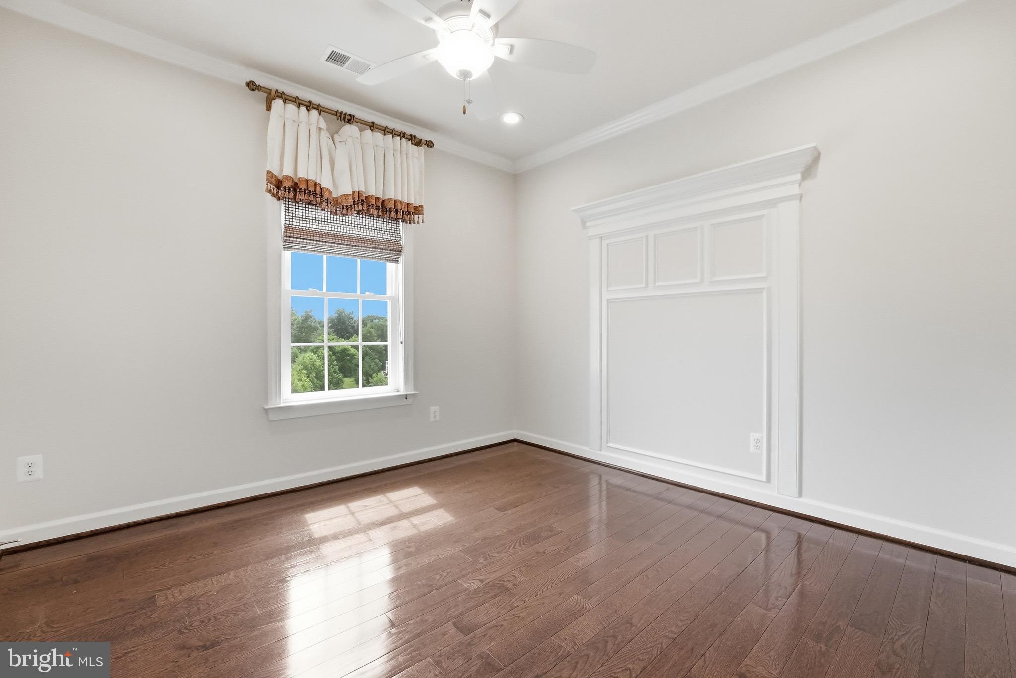 VIRGINIA MANOR - Residential