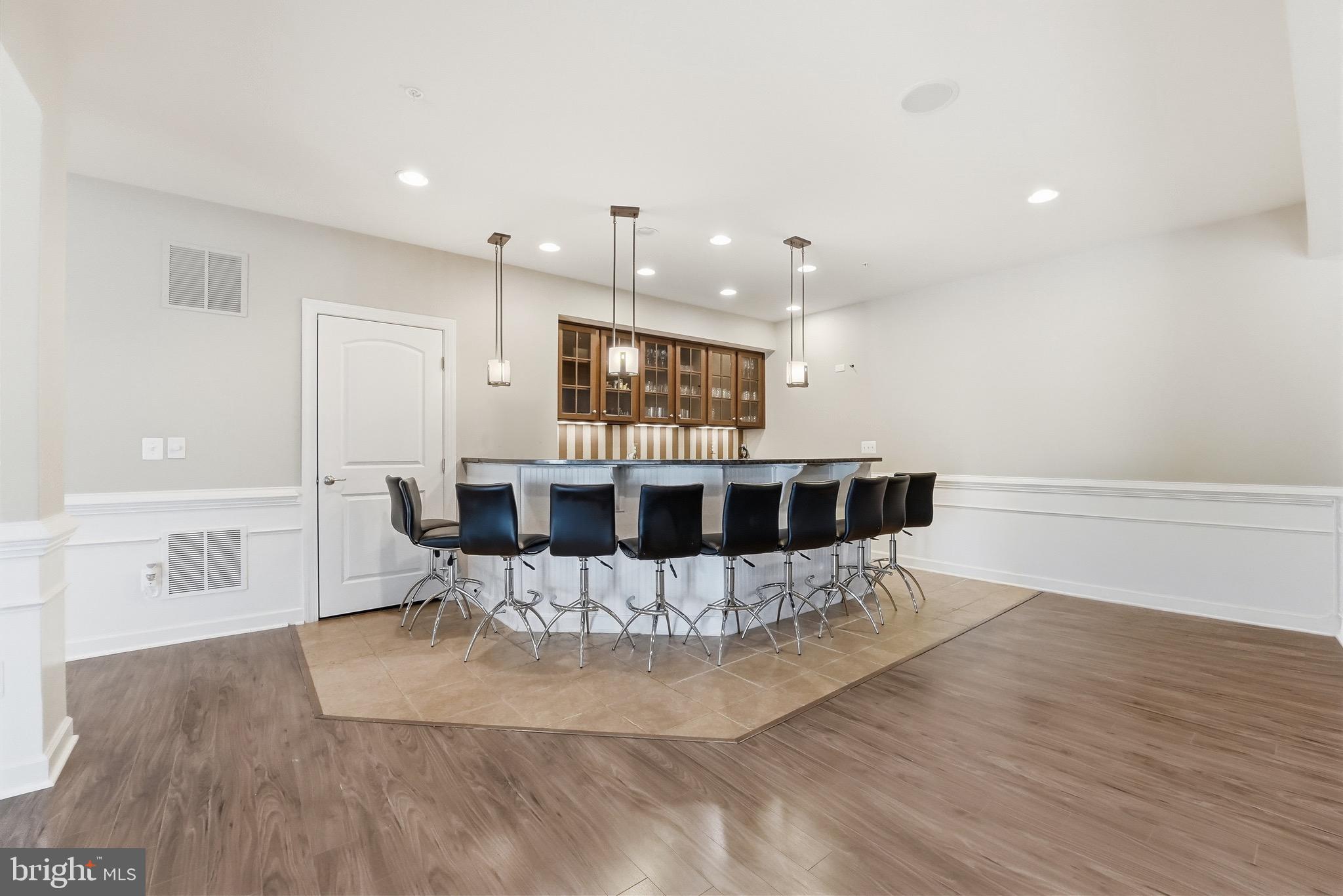 VIRGINIA MANOR - Residential