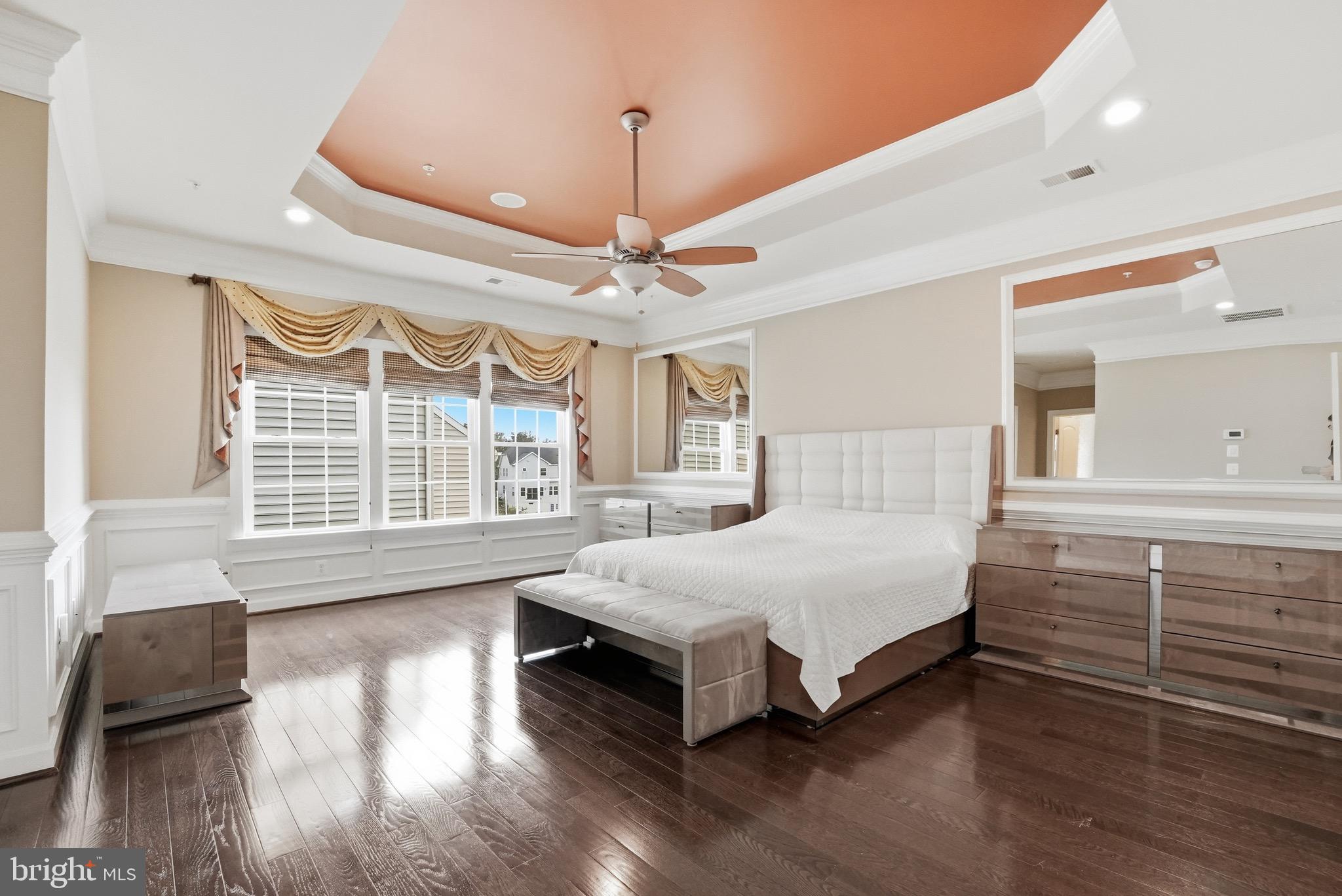 VIRGINIA MANOR - Residential