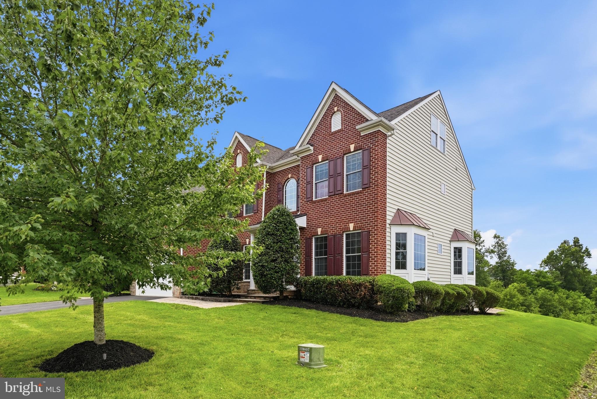 VIRGINIA MANOR - Residential