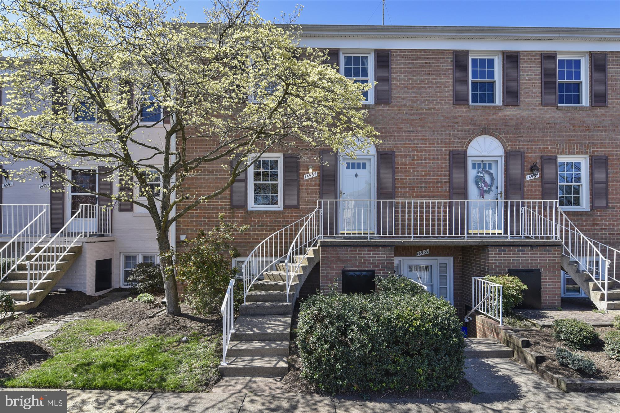For Rent, Hurry, Best 2 Level, 2 Full Bath Price in Centreville. $1,700/mo. 2 level Townhome, Available now, Sorry, no pets, 1,302 sf, 3 BR, 2.5 BA, Only pay Electric & Internet/TV, Fios or Cox, Lovely unit, Best location backing to open space for Views & Privacy, Balcony, Wood Look Laminate flooring, Spacious rms, Washer/Dryer on top floor, Close to Shopping, Restaurants, Library,  Major Rds Rt 66, 29 and 28. #641 Bus to Vienna Metro, Park in #57
