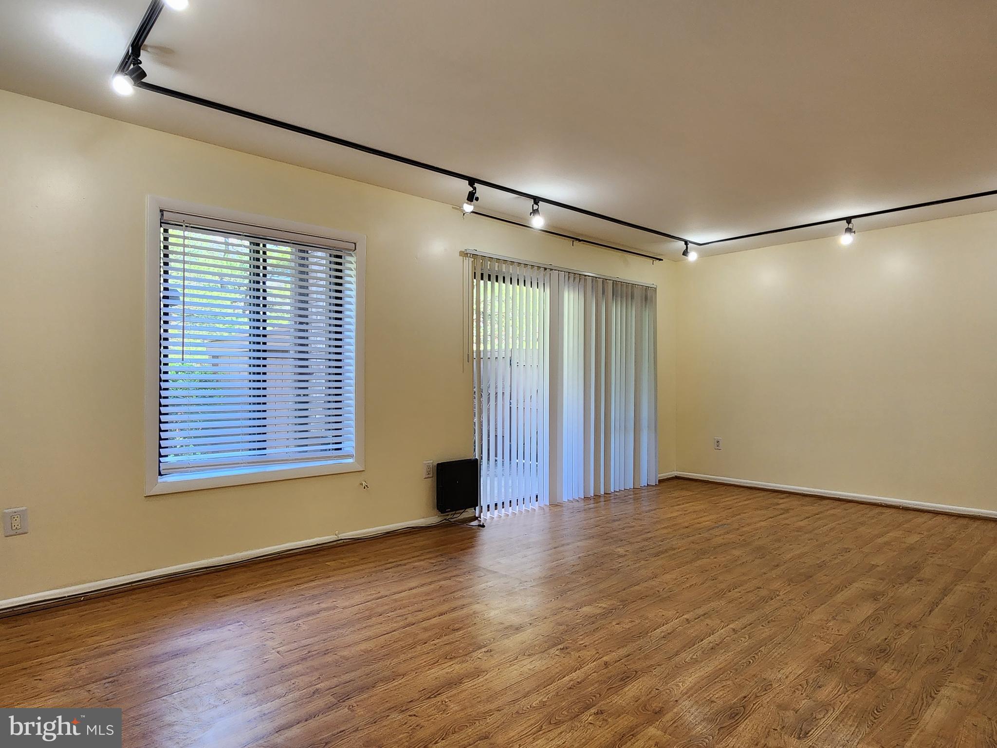HUNTING RIDGE CONDOMINIUM - Residential Lease