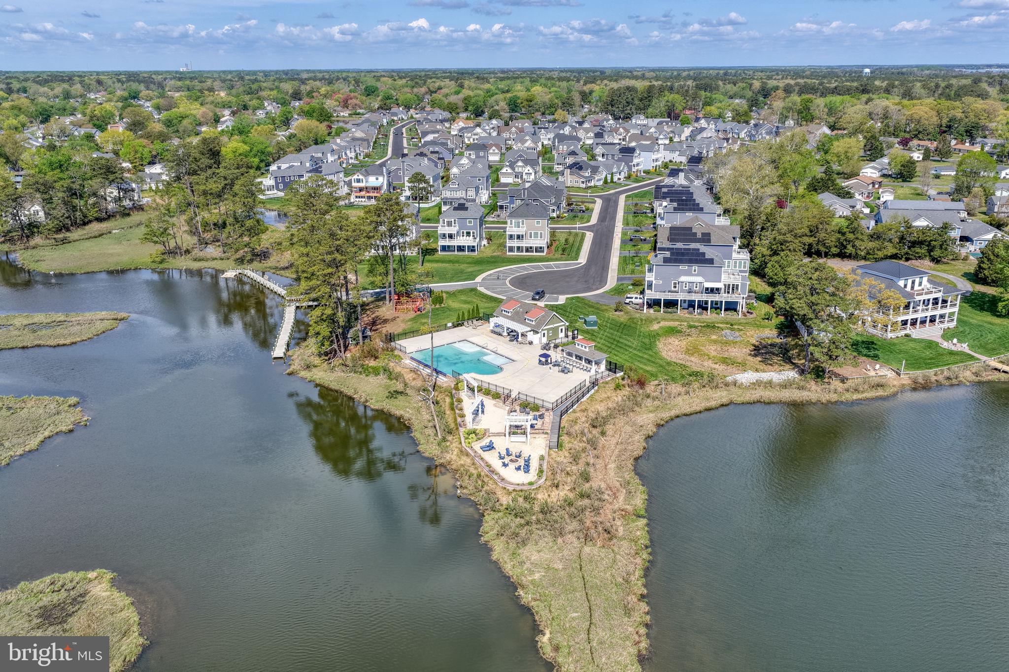 SOLITUDES ON WHITES CREEK - Residential