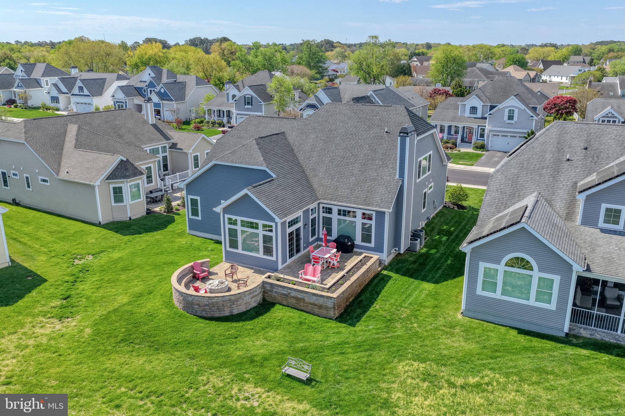 SOLITUDES ON WHITES CREEK - Residential