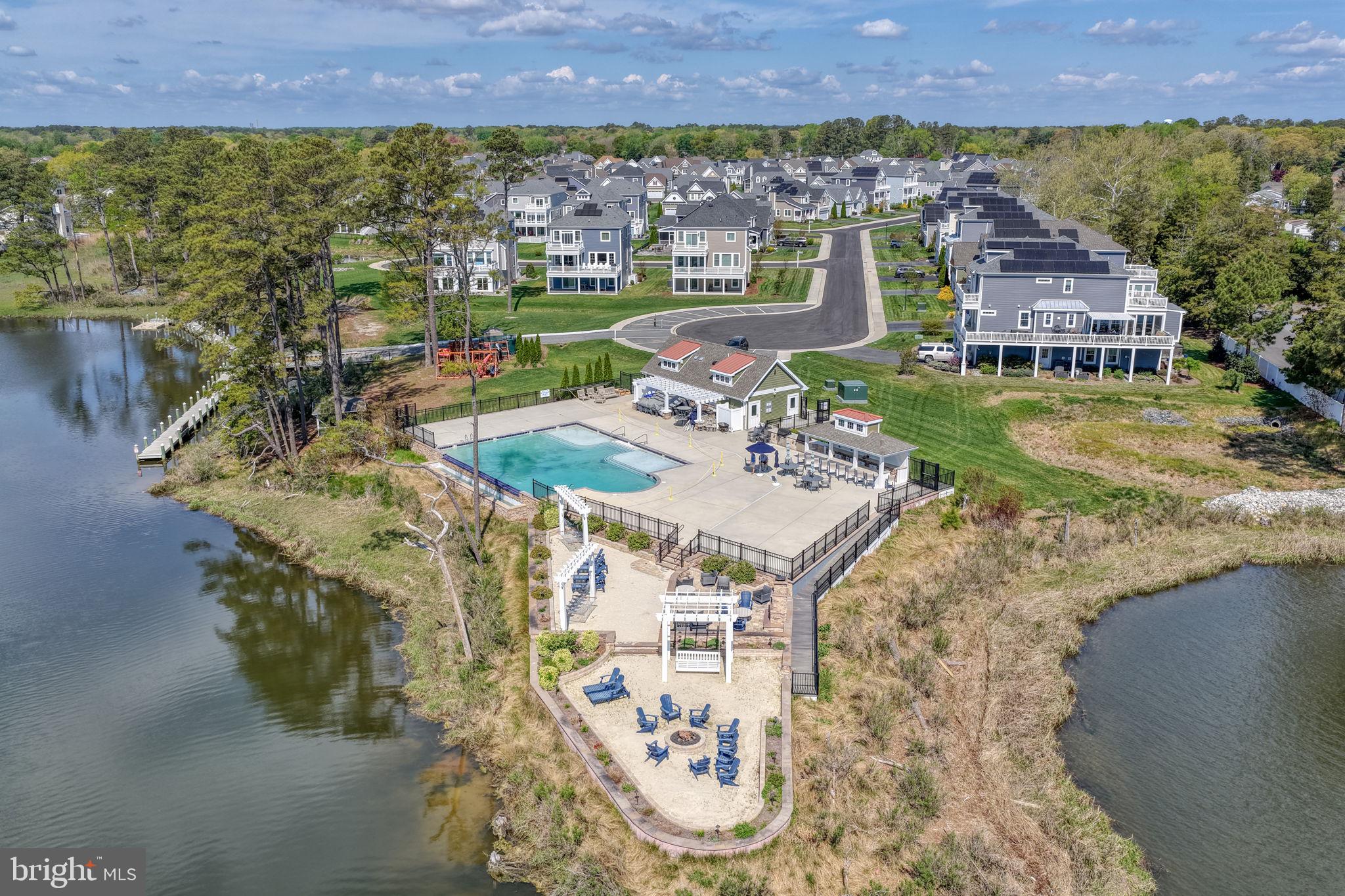 SOLITUDES ON WHITES CREEK - Residential