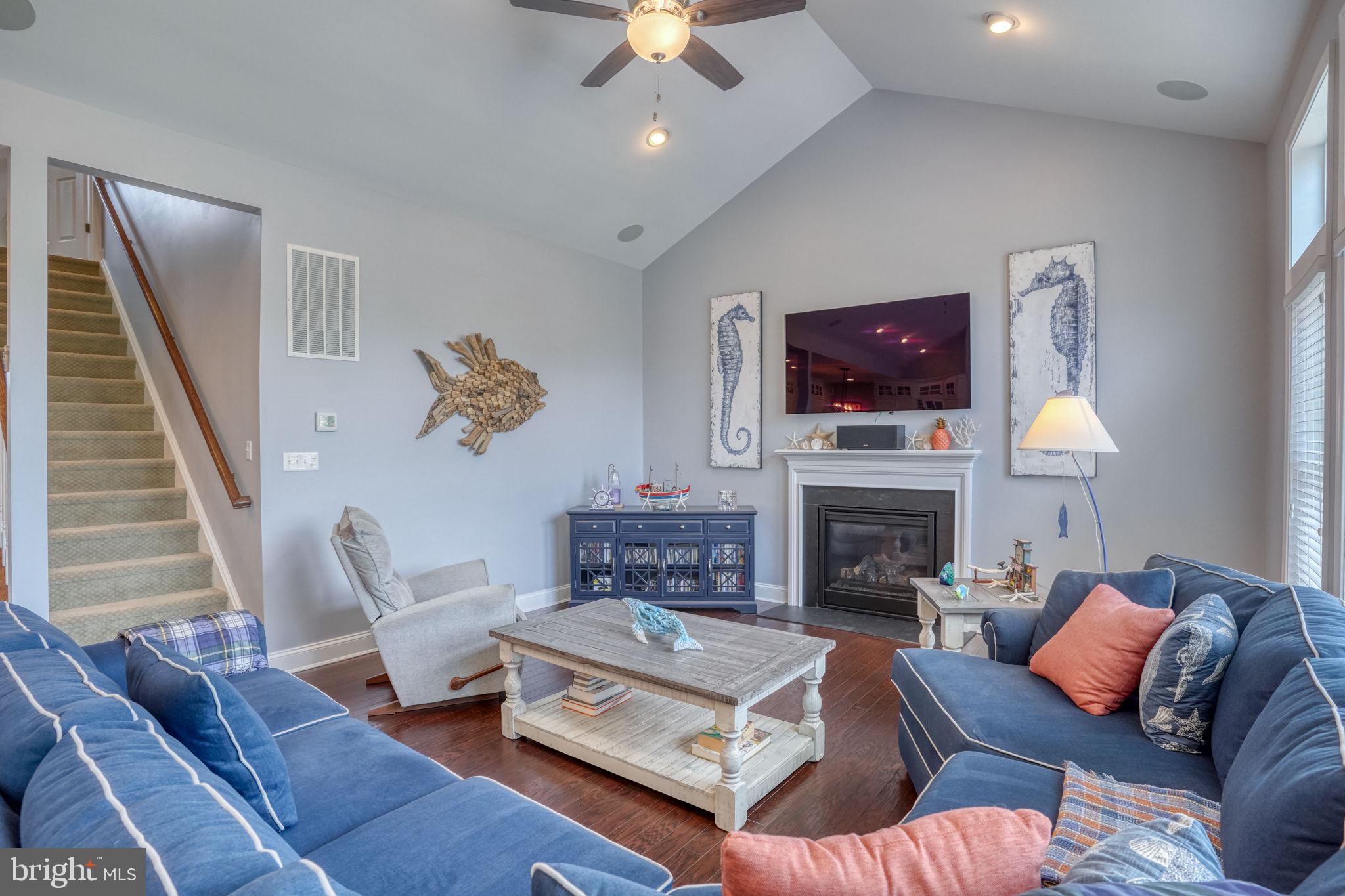 SOLITUDES ON WHITES CREEK - Residential