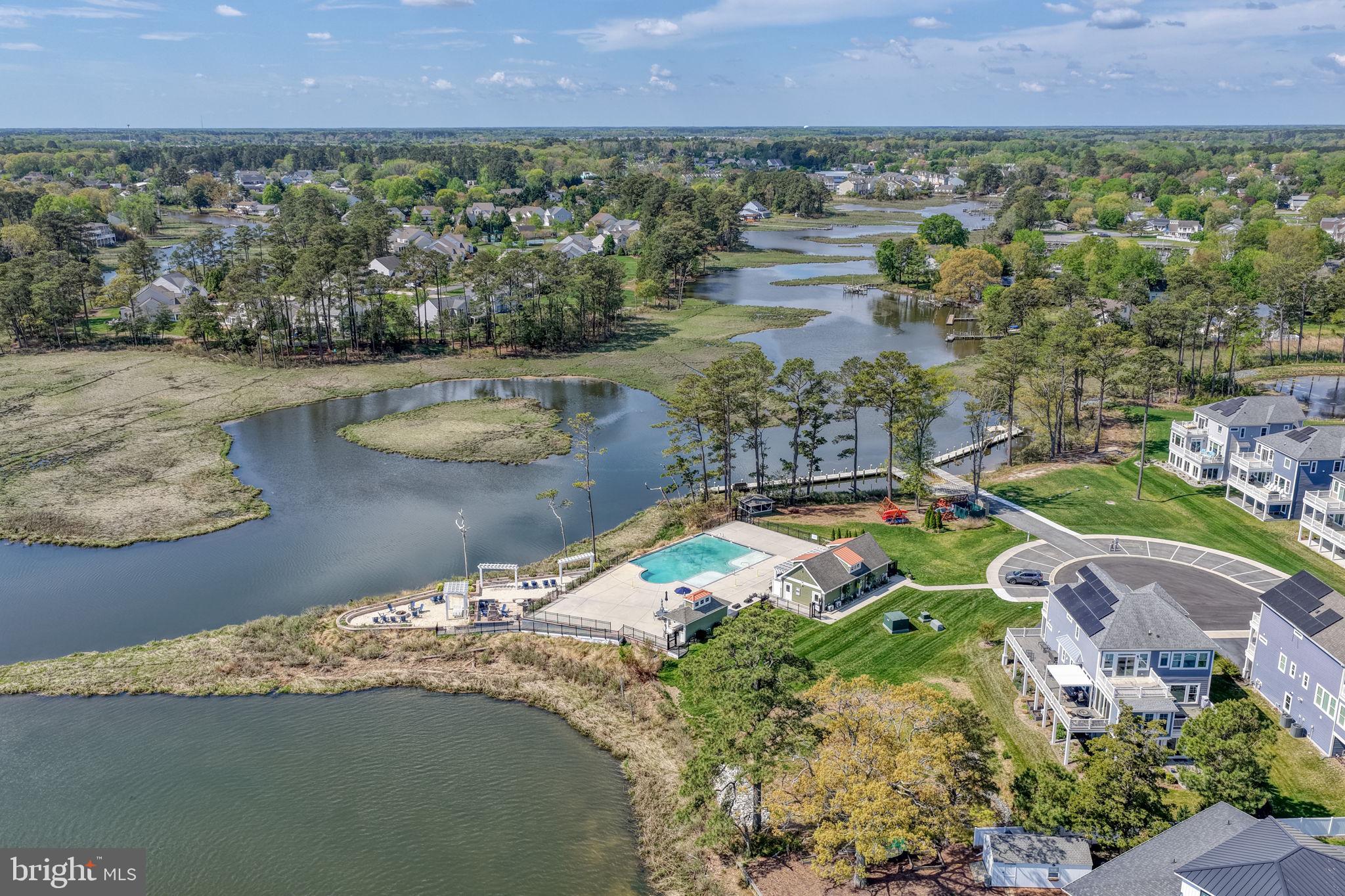 SOLITUDES ON WHITES CREEK - Residential