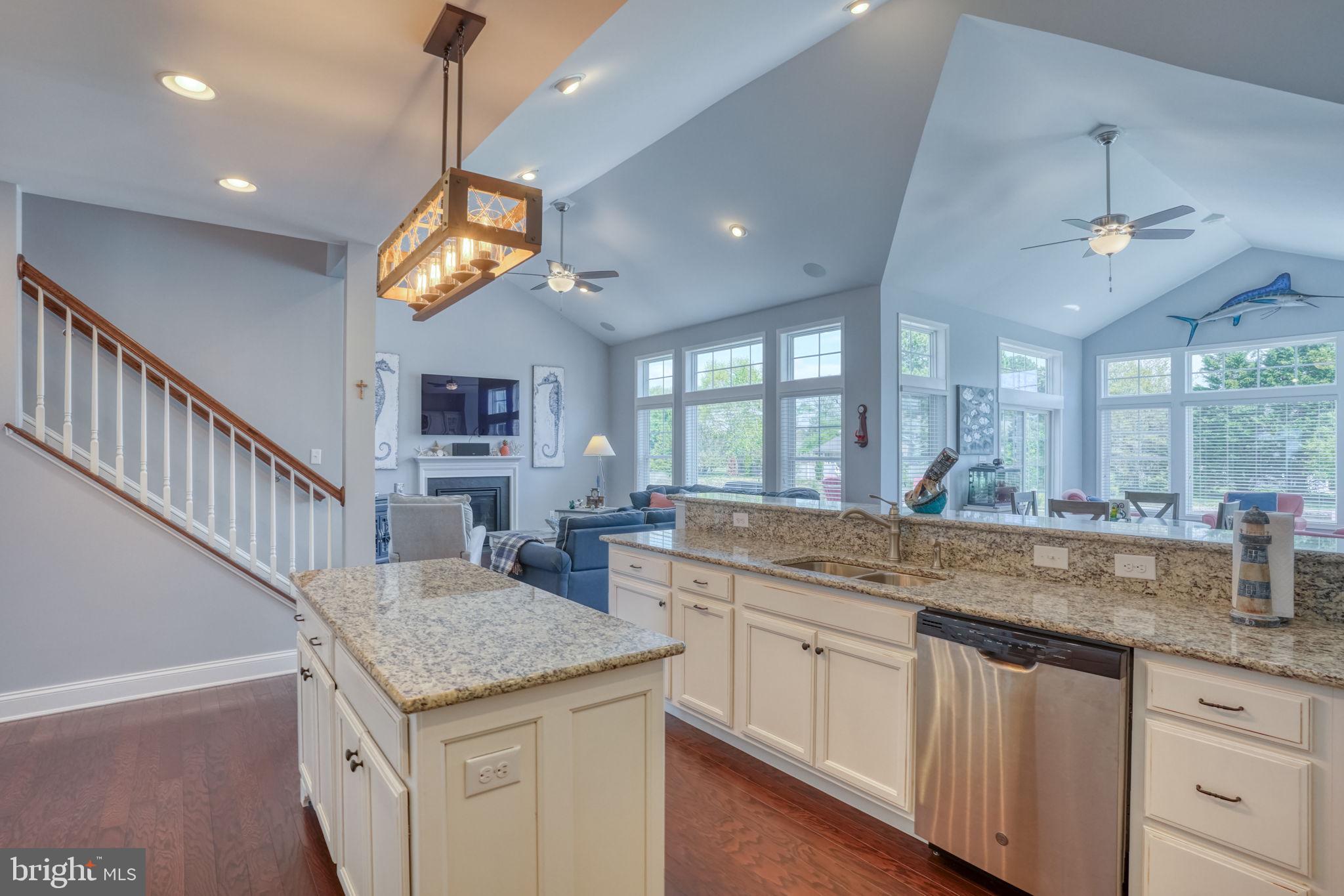 SOLITUDES ON WHITES CREEK - Residential