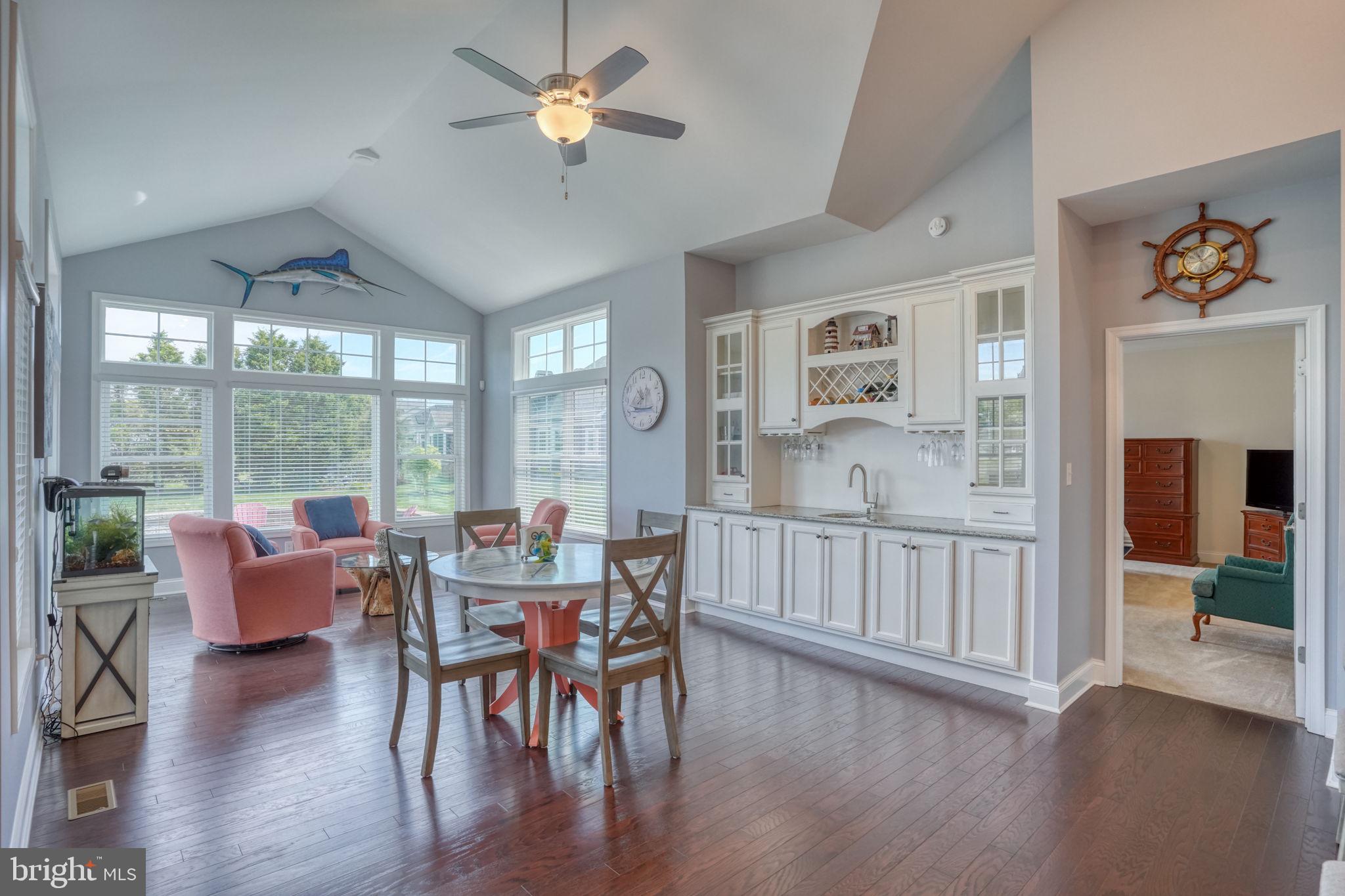 SOLITUDES ON WHITES CREEK - Residential