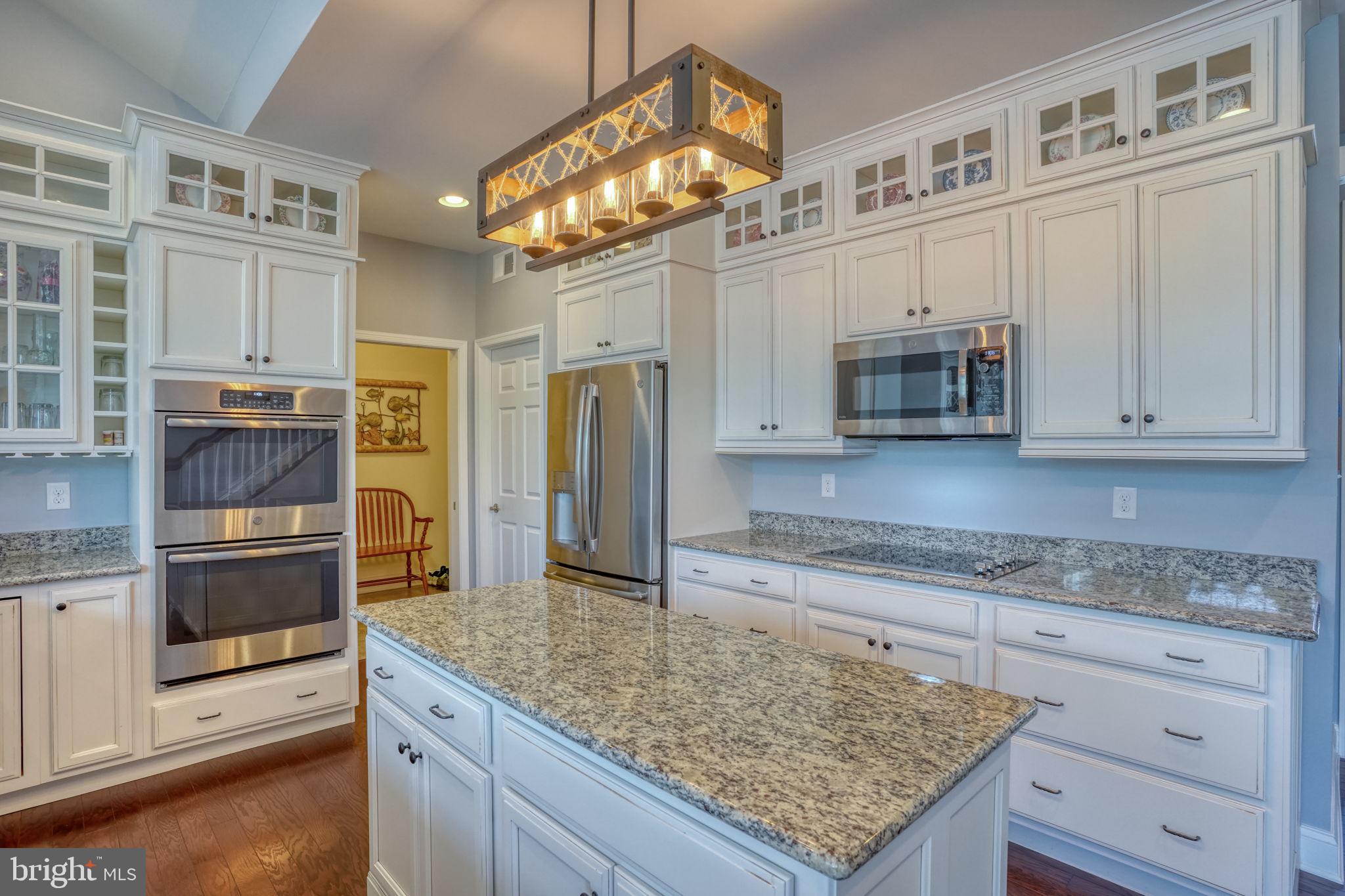 SOLITUDES ON WHITES CREEK - Residential
