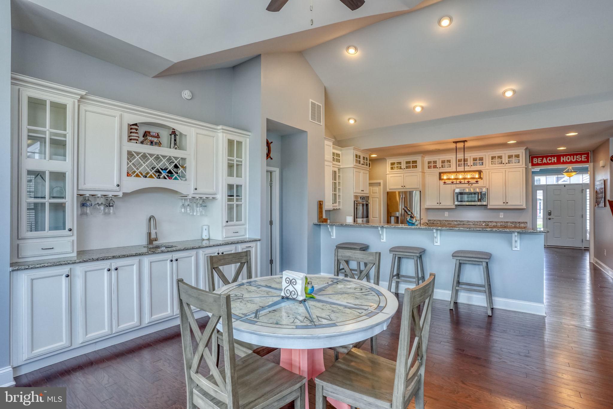 SOLITUDES ON WHITES CREEK - Residential