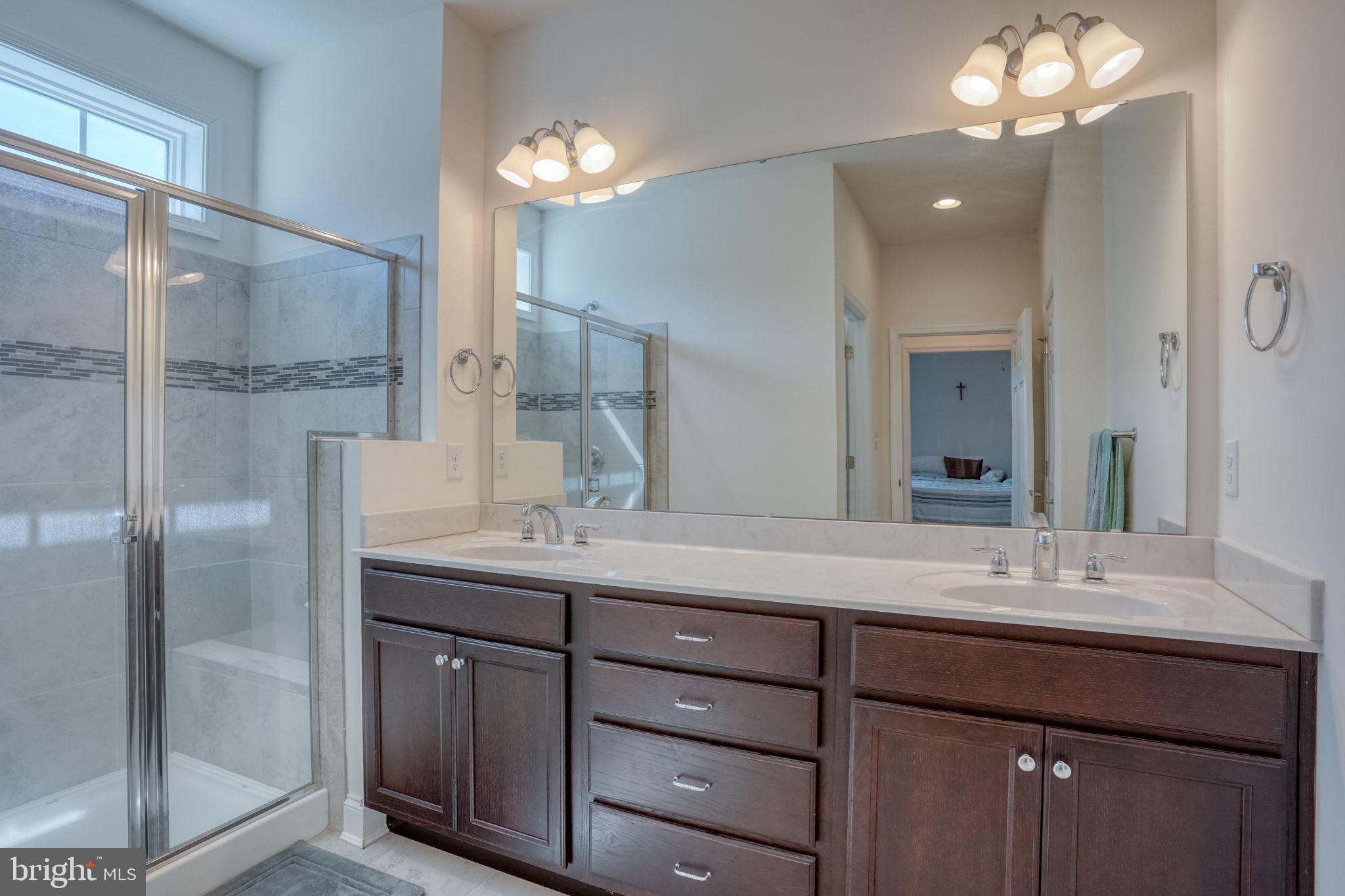 SOLITUDES ON WHITES CREEK - Residential