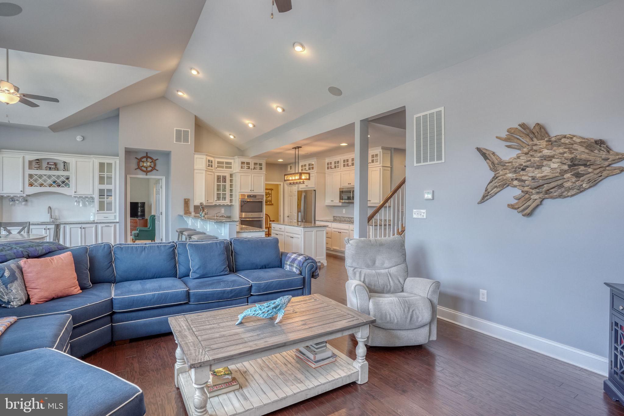 SOLITUDES ON WHITES CREEK - Residential