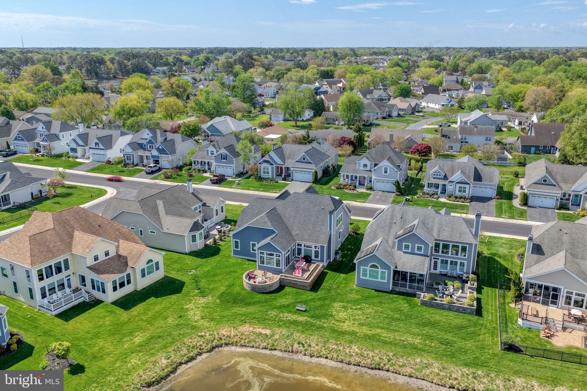 SOLITUDES ON WHITES CREEK - Residential