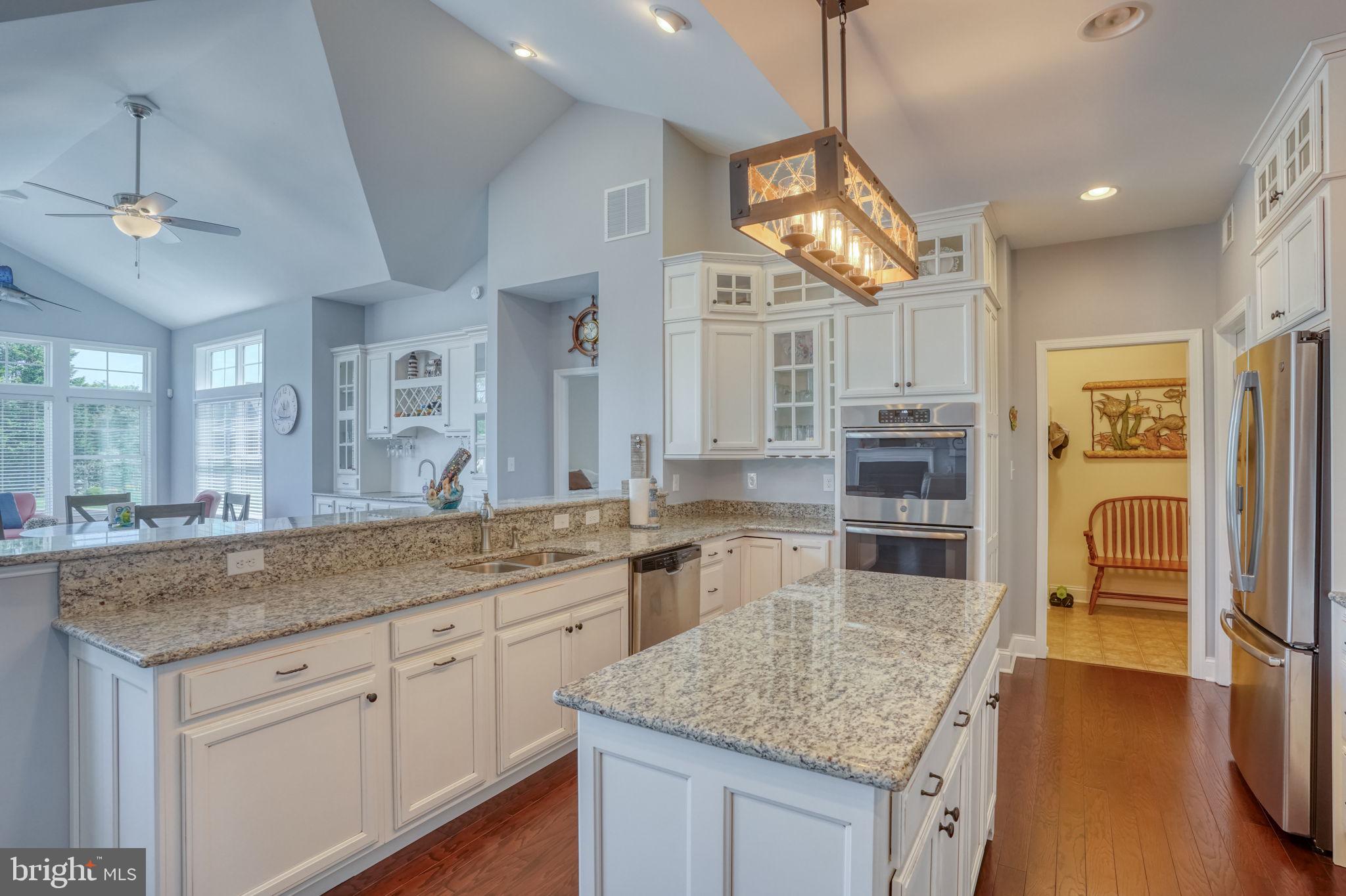 SOLITUDES ON WHITES CREEK - Residential
