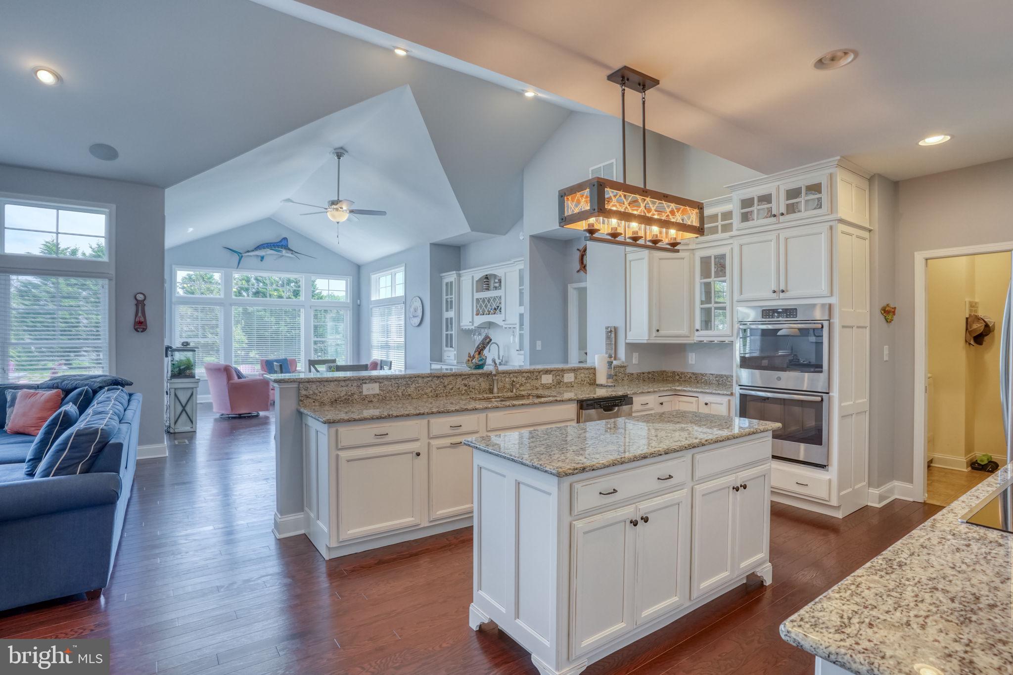 SOLITUDES ON WHITES CREEK - Residential