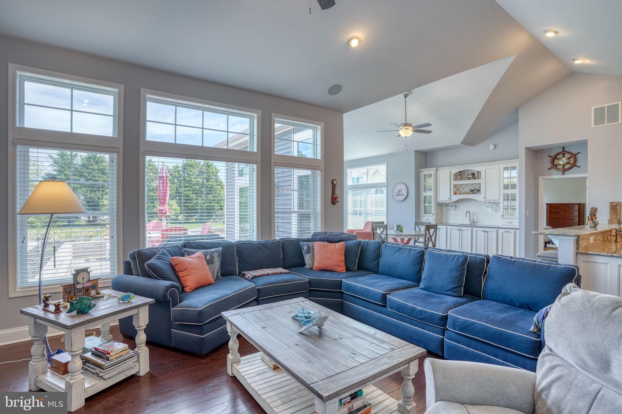 SOLITUDES ON WHITES CREEK - Residential