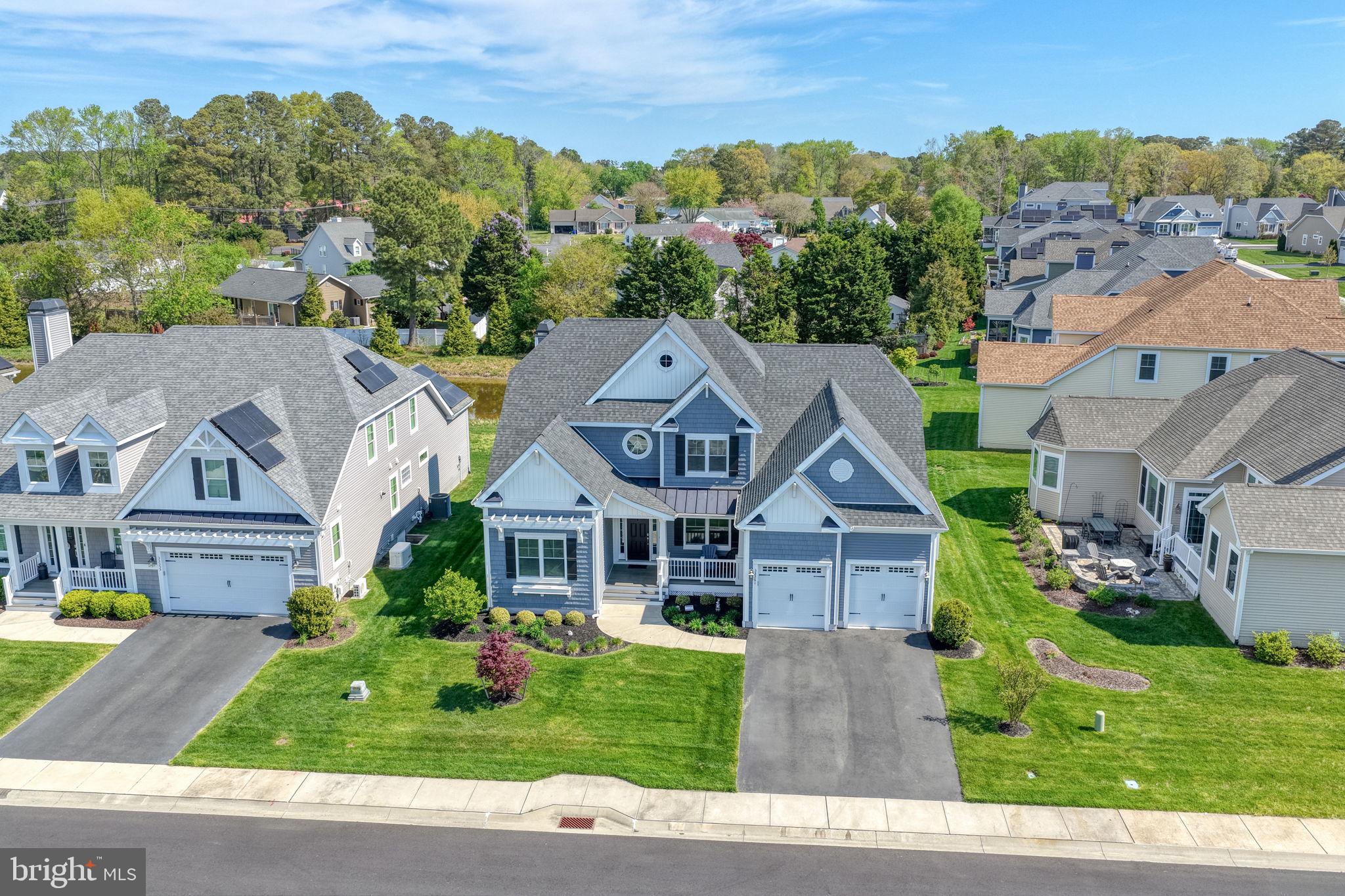 SOLITUDES ON WHITES CREEK - Residential