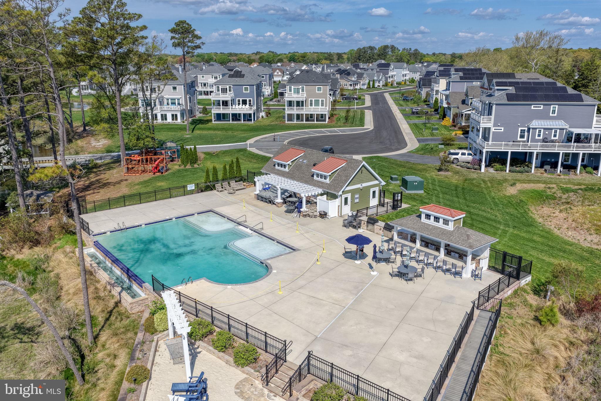 SOLITUDES ON WHITES CREEK - Residential
