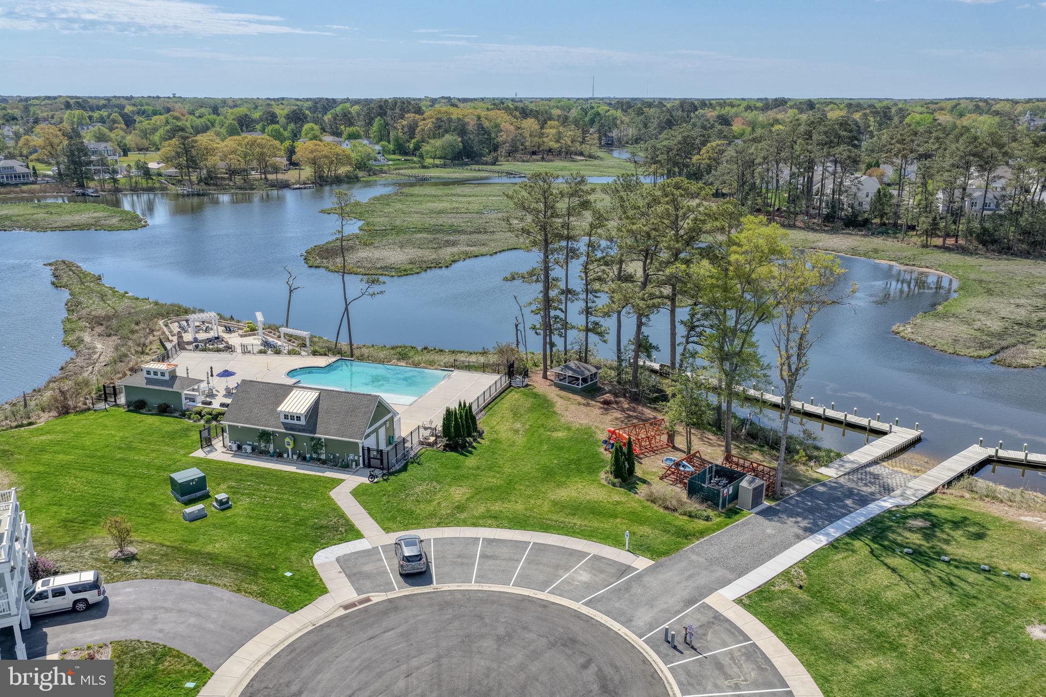 SOLITUDES ON WHITES CREEK - Residential