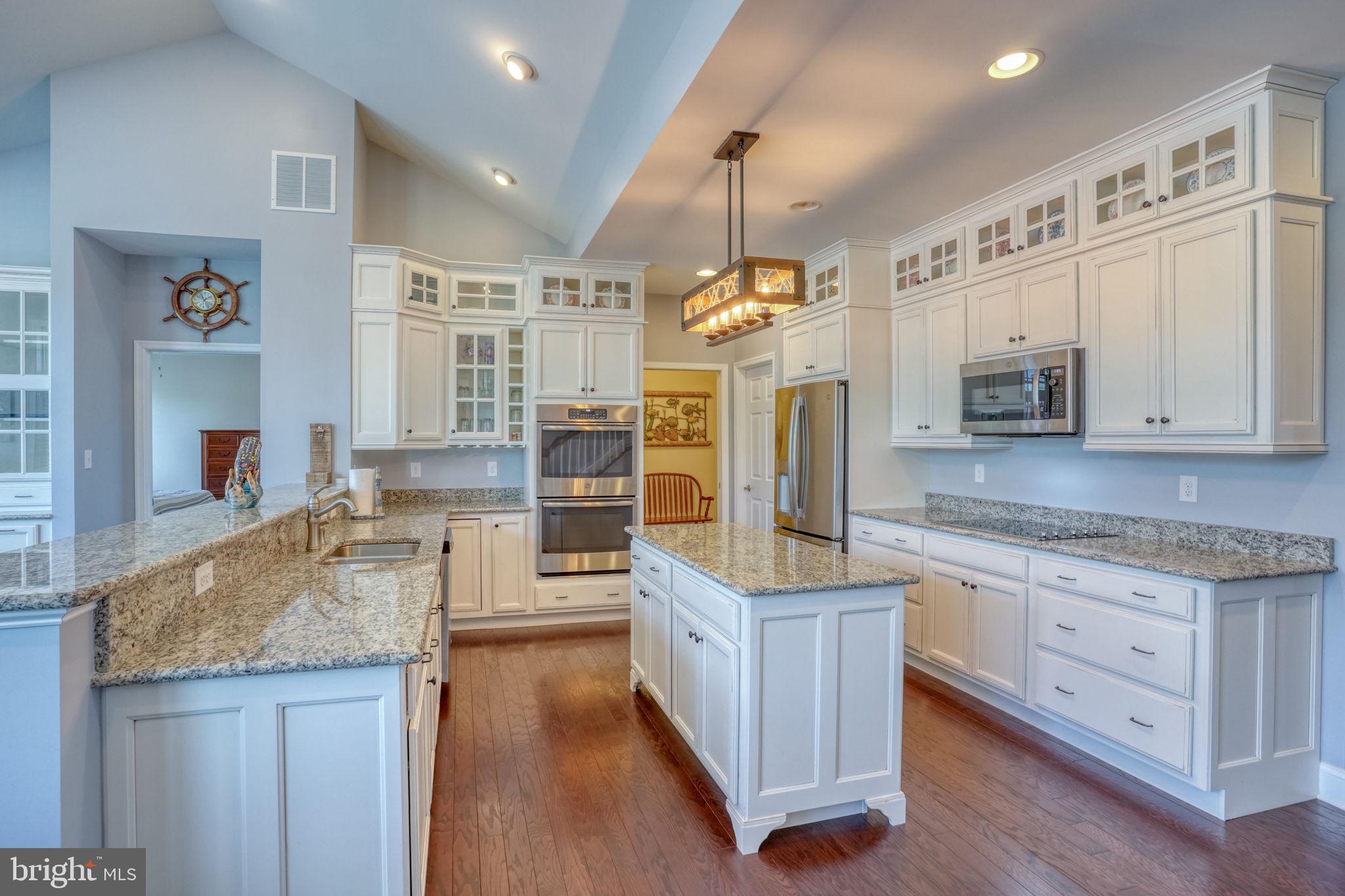 SOLITUDES ON WHITES CREEK - Residential