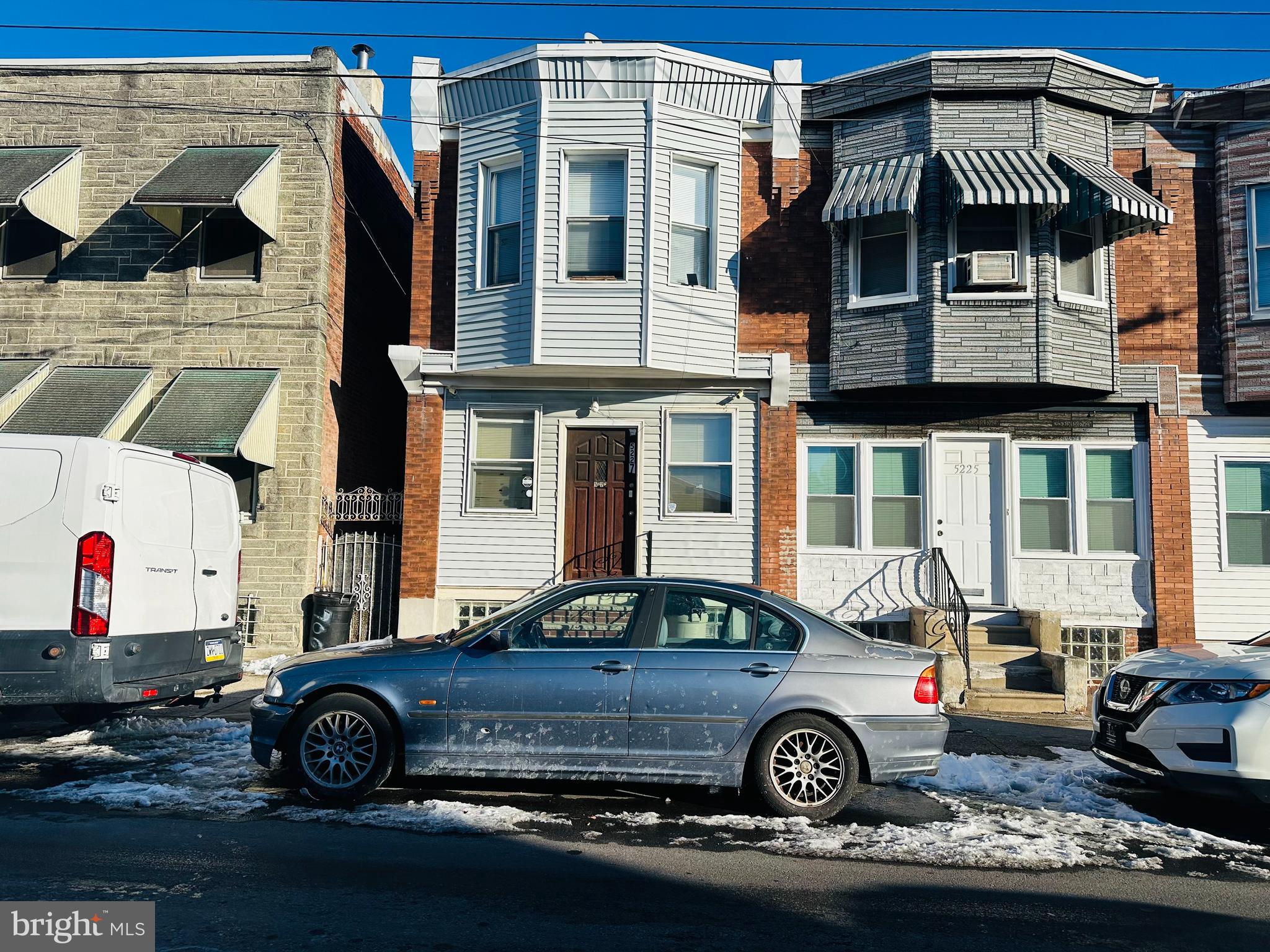 A nice size 3 bedrooms house located in Olney section . The house has 2 parking car space in the back of the house. it close to shopping center and public transportation. Make appt. today . It will not last long.