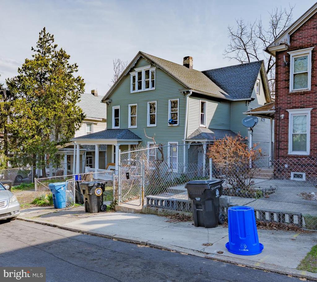 Fully leased side-by-side duplex located at 29-31 S Summit Street in Harrisburg City. Tenants are responsible for all utilities, with ownership responsible only for taxes and insurance, providing an efficient operating structure. This is an excellent opportunity to acquire a well-performing multifamily asset with stable rental income and add a strong investment to your portfolio. Submit your offer today, this opportunity will not last long.