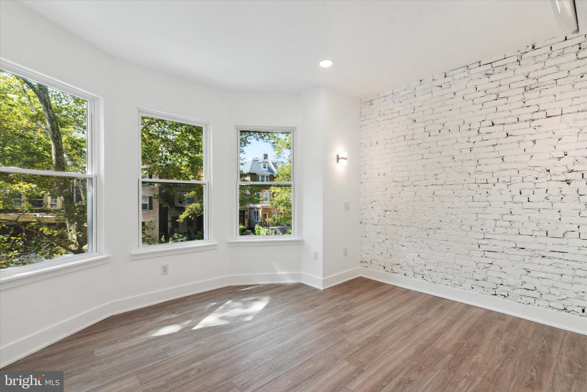 GARDEN COURT - Residential Income