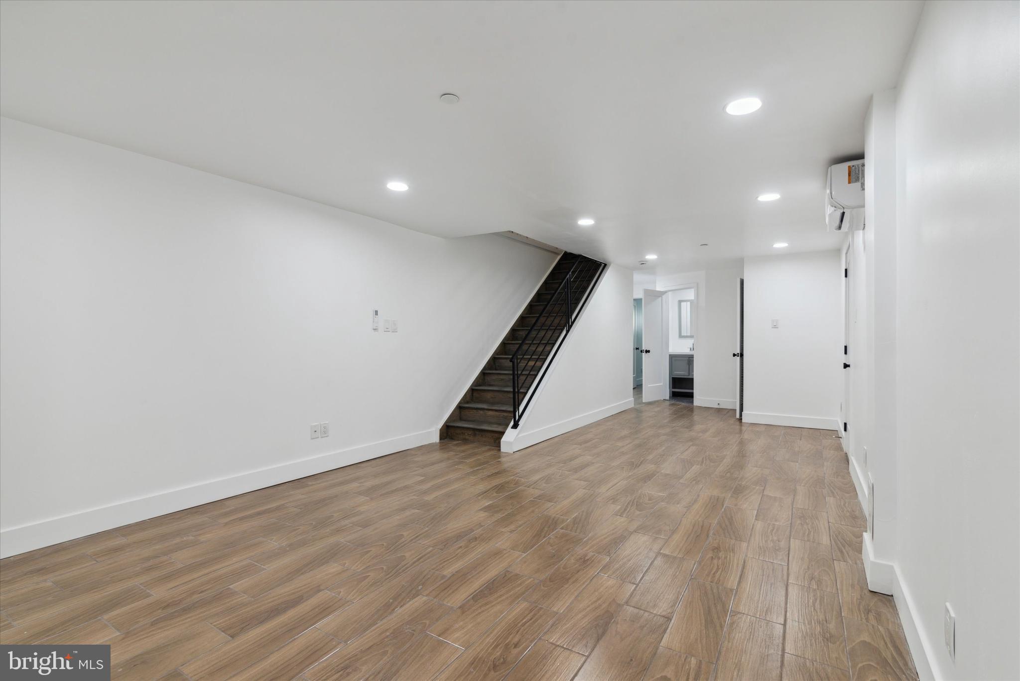 GARDEN COURT - Residential Income