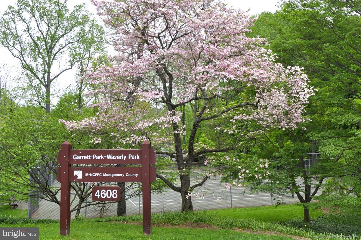WHITE FLINT PARK - Residential