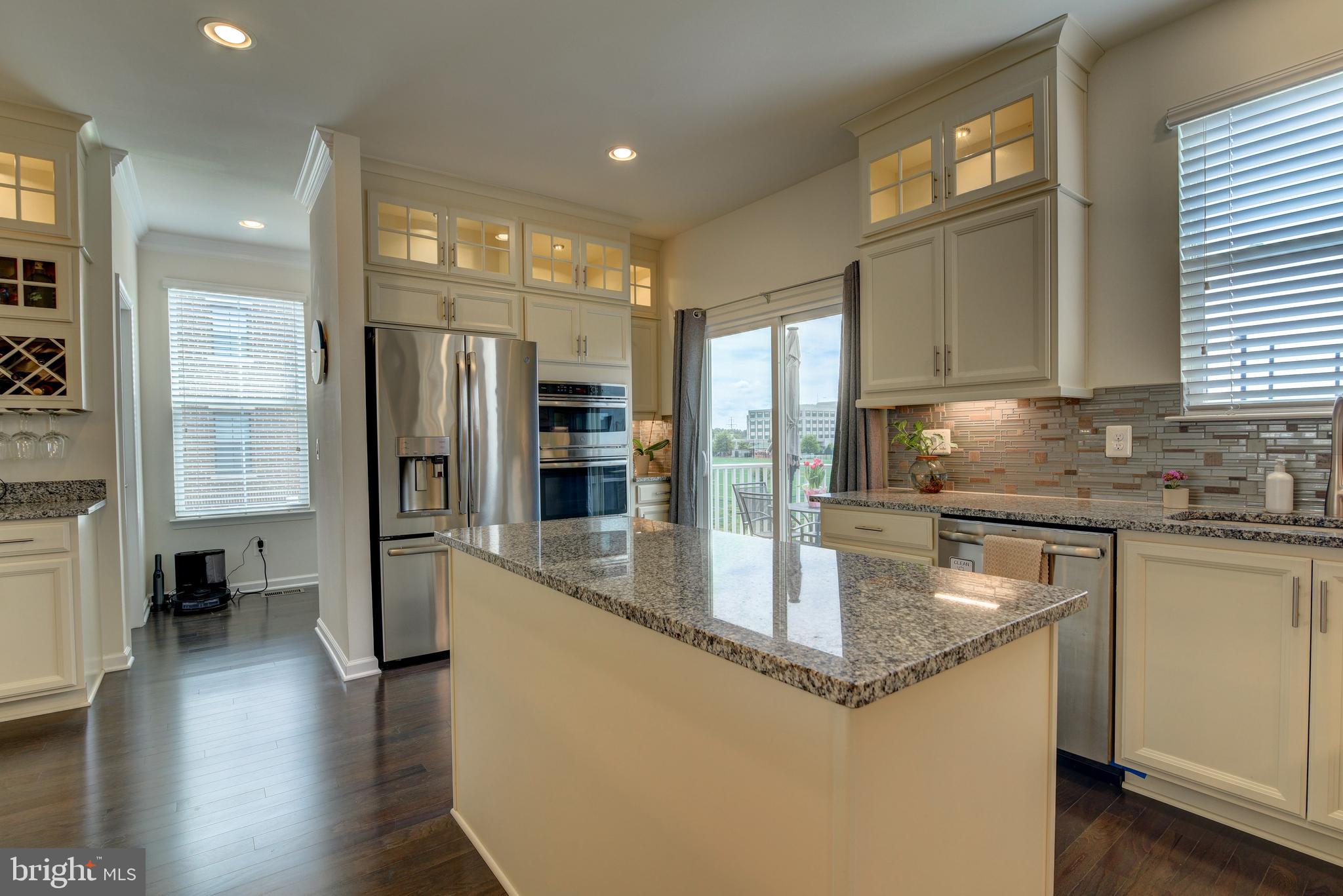 DISCOVERY SQUARE - Residential