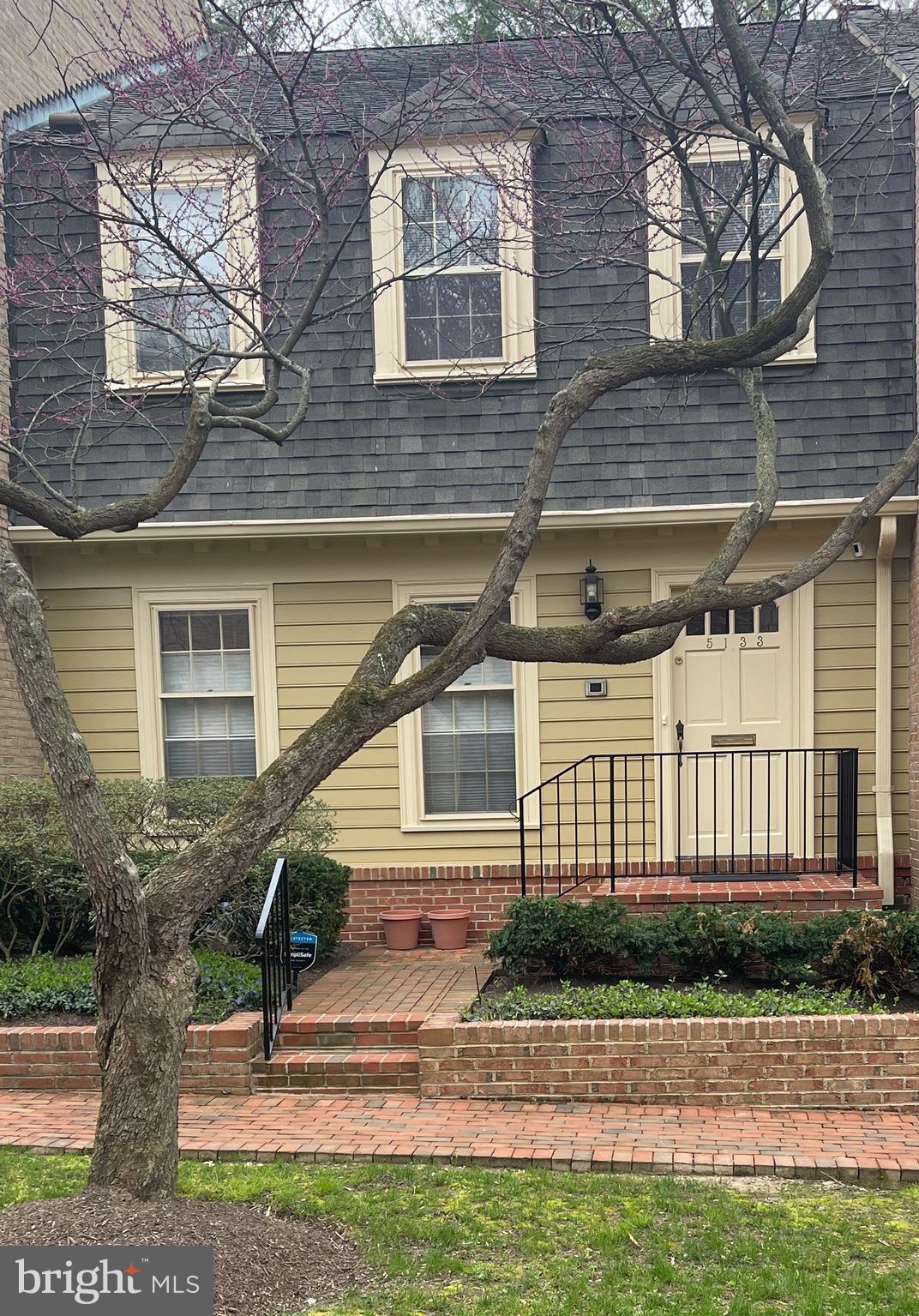 WESTBARD MEWS - Residential Lease