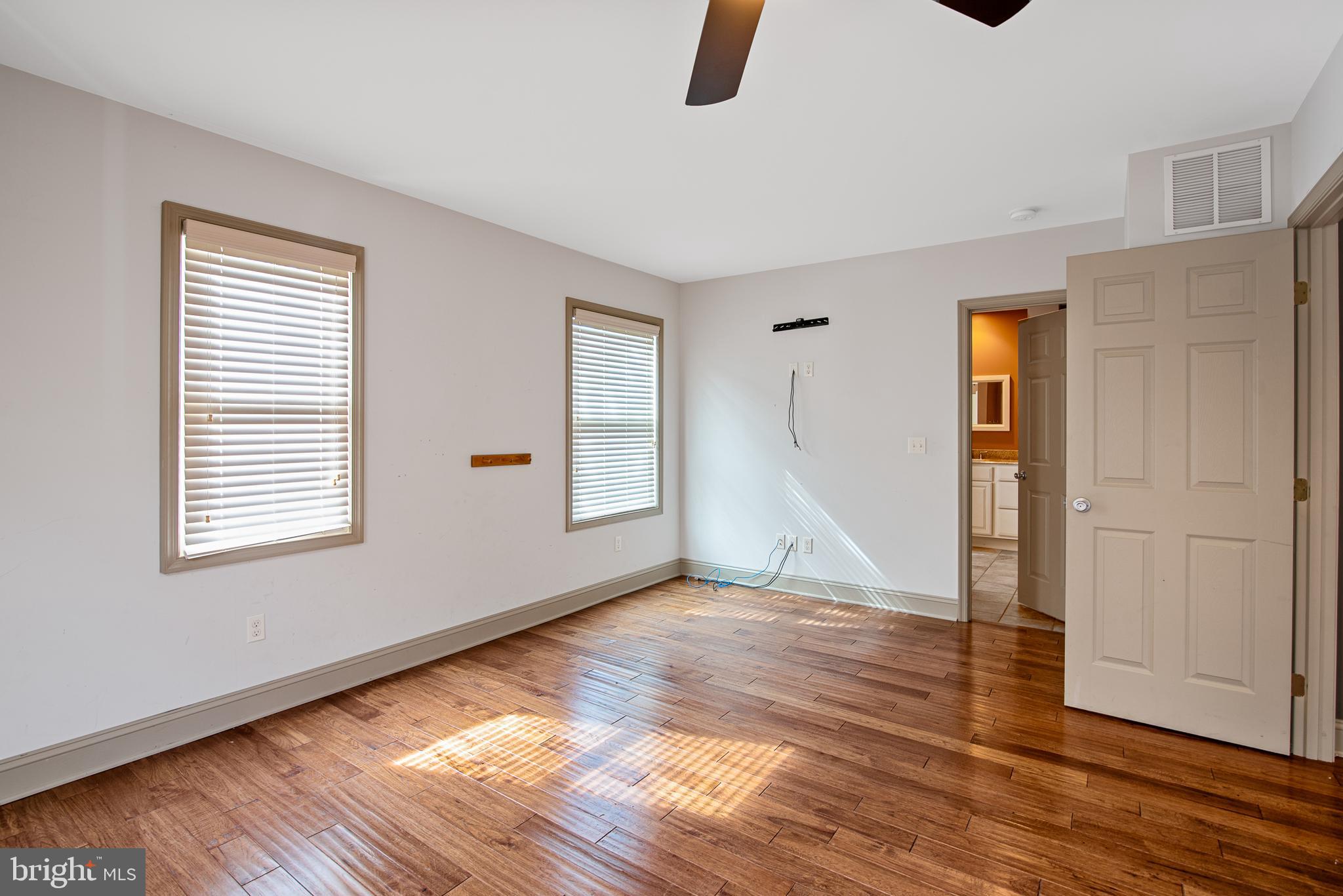 EASTON - Residential Lease