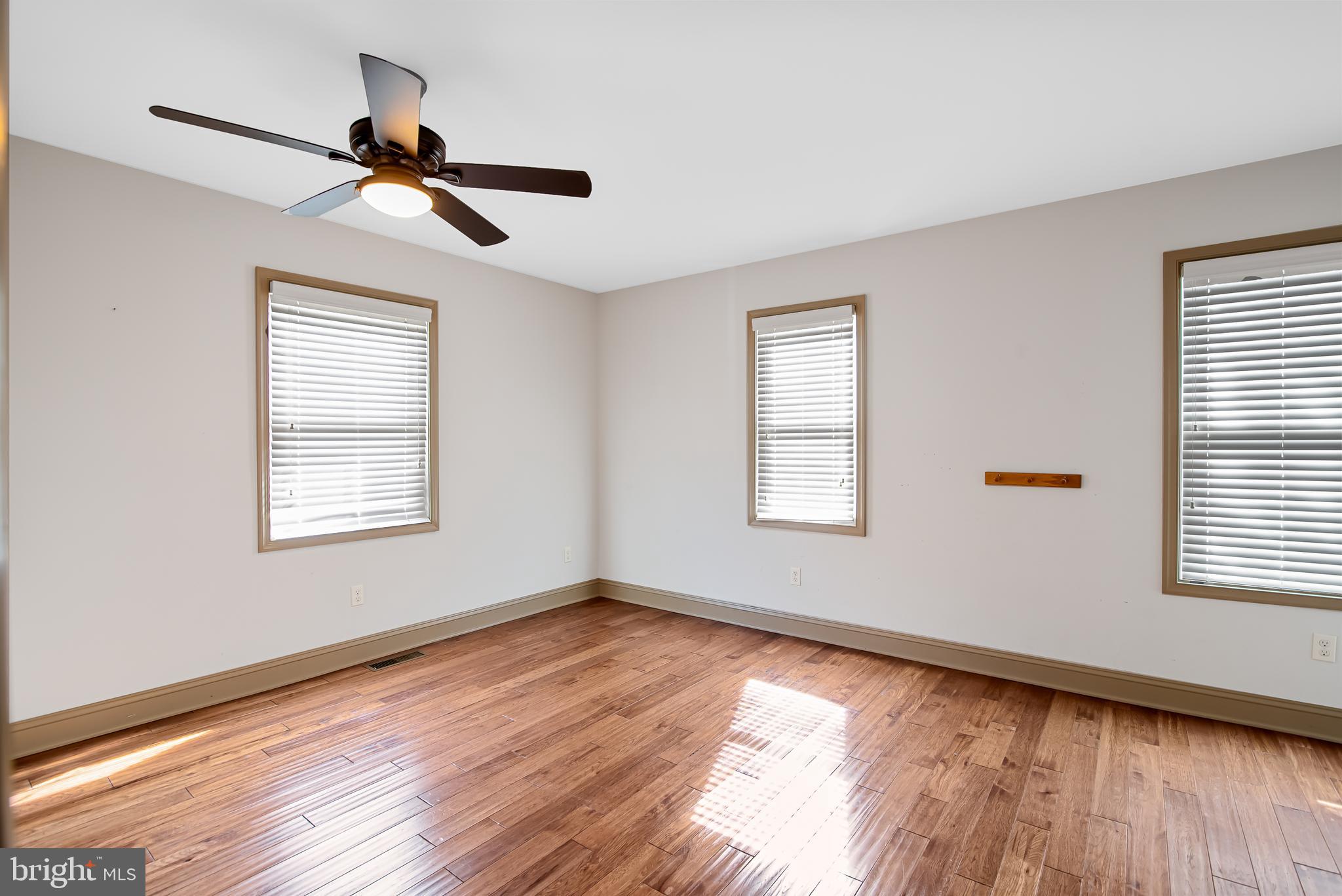 EASTON - Residential Lease