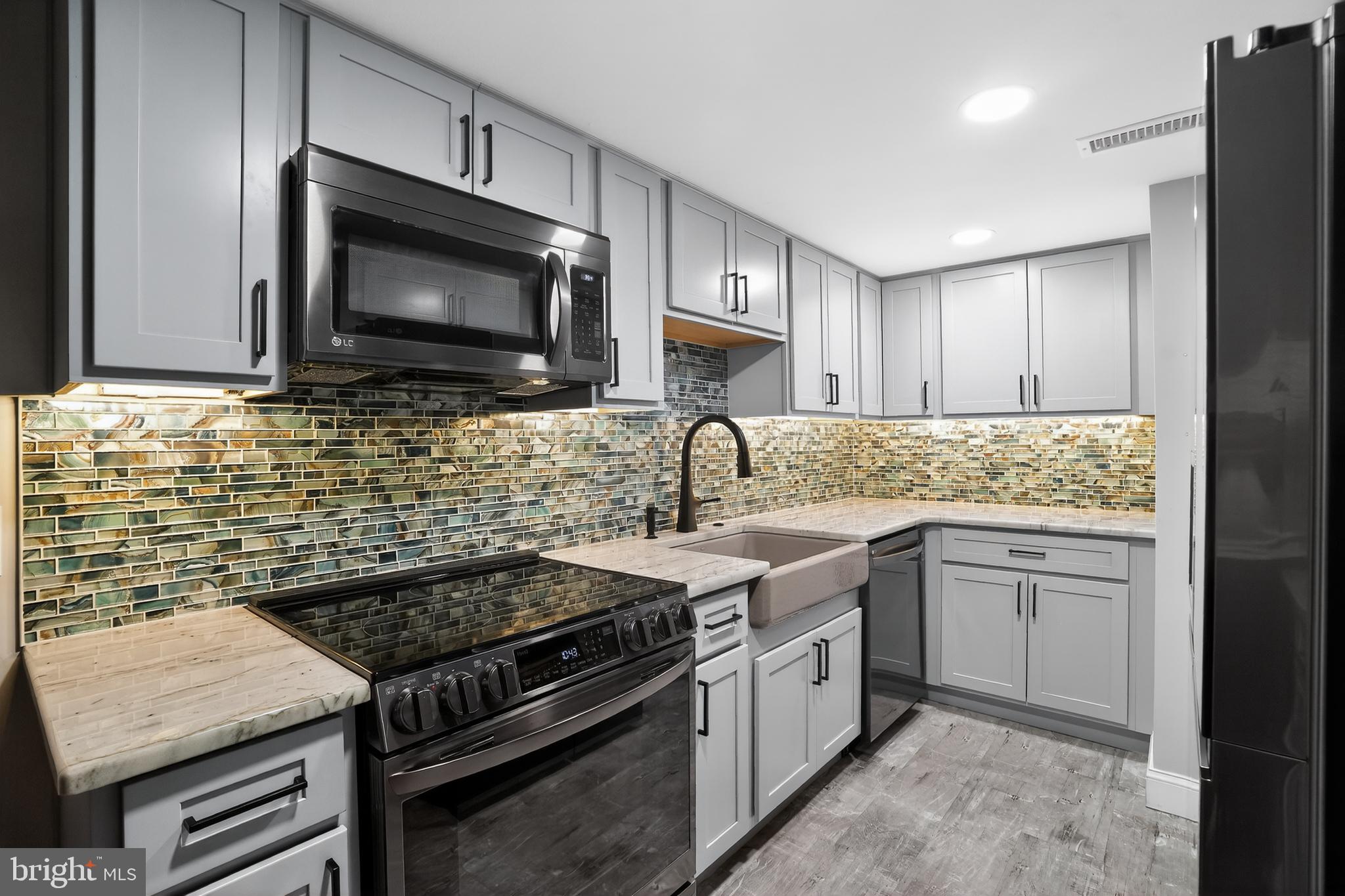 SUMMIT HOUSE - Residential