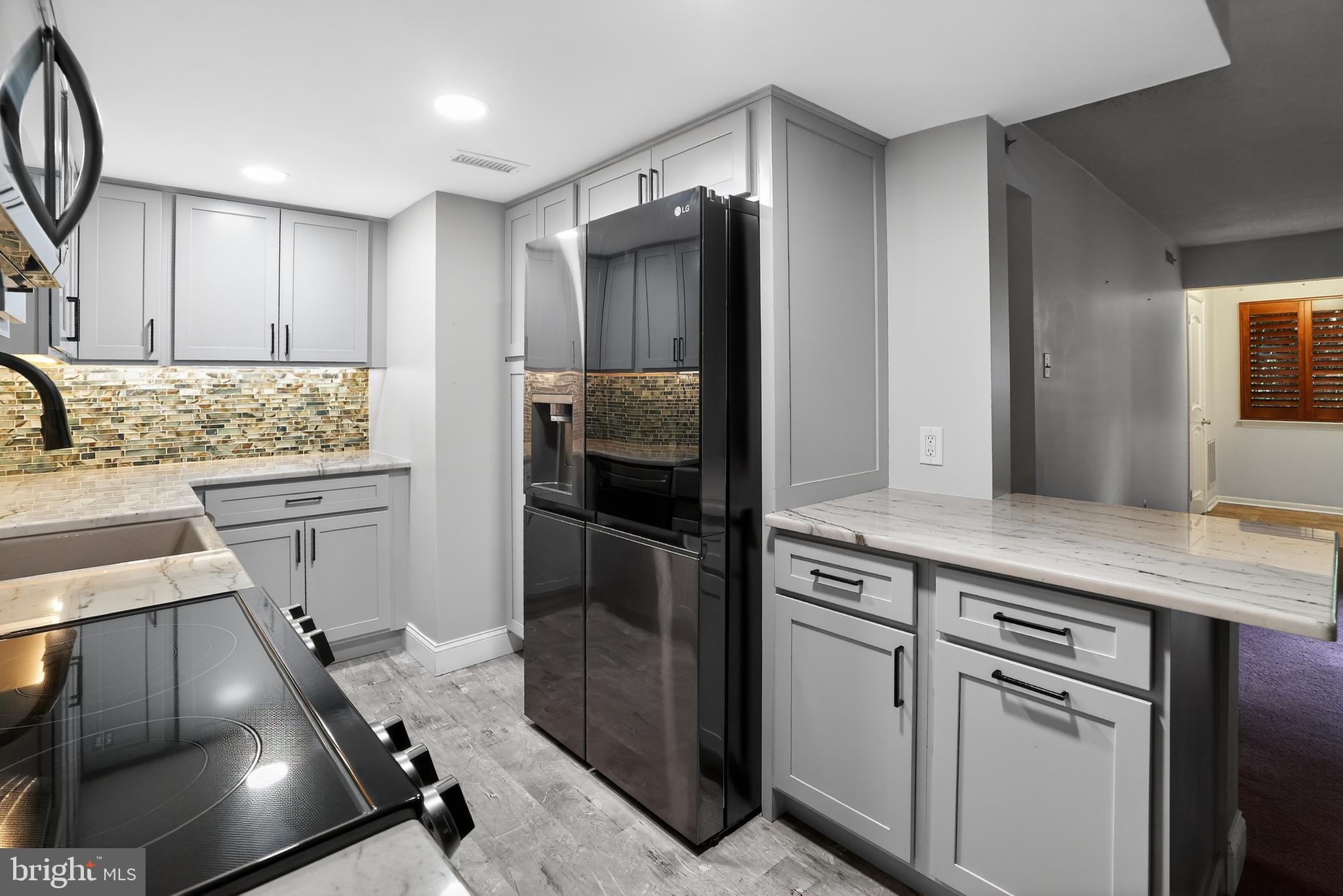 SUMMIT HOUSE - Residential
