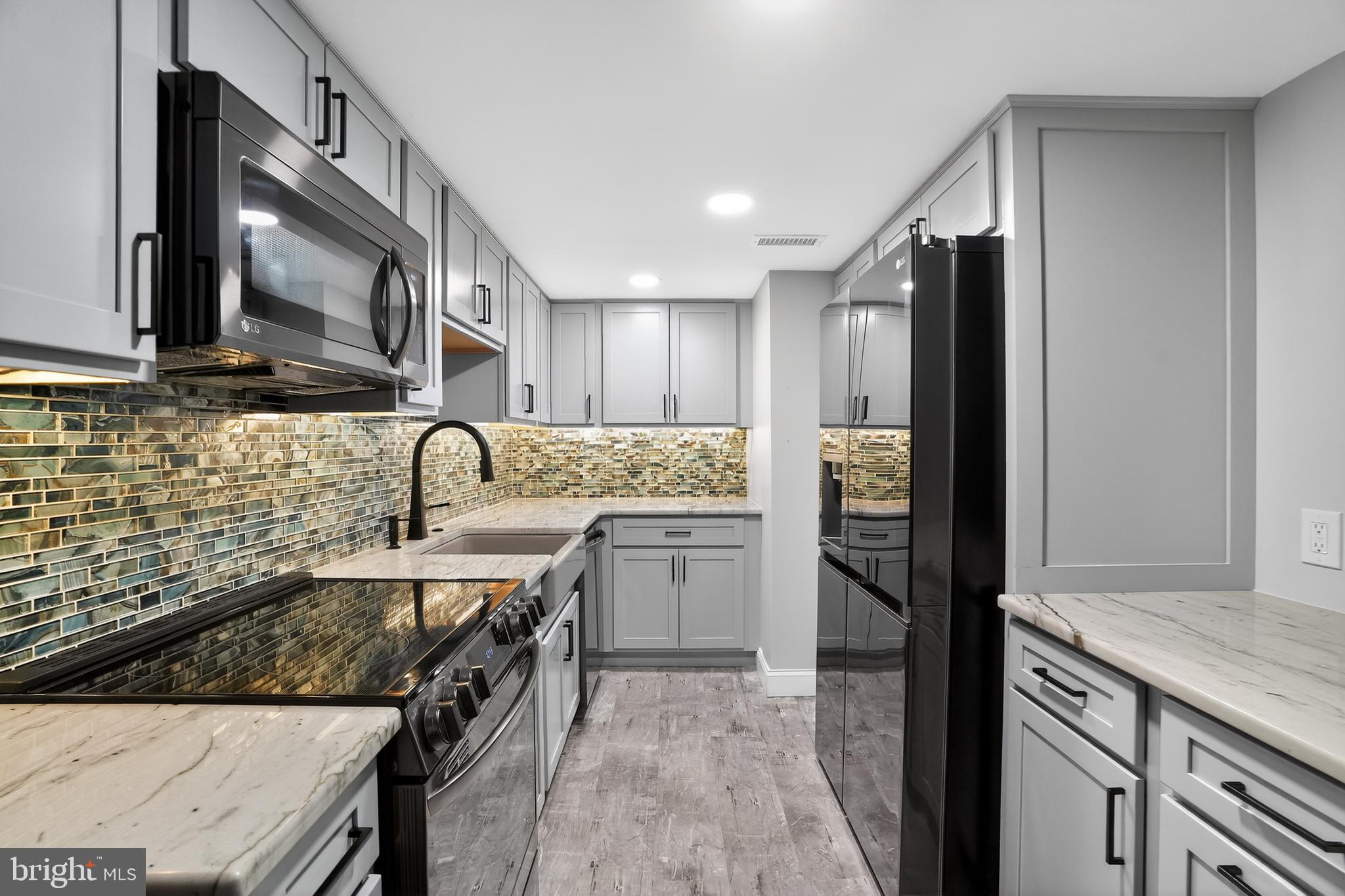 SUMMIT HOUSE - Residential