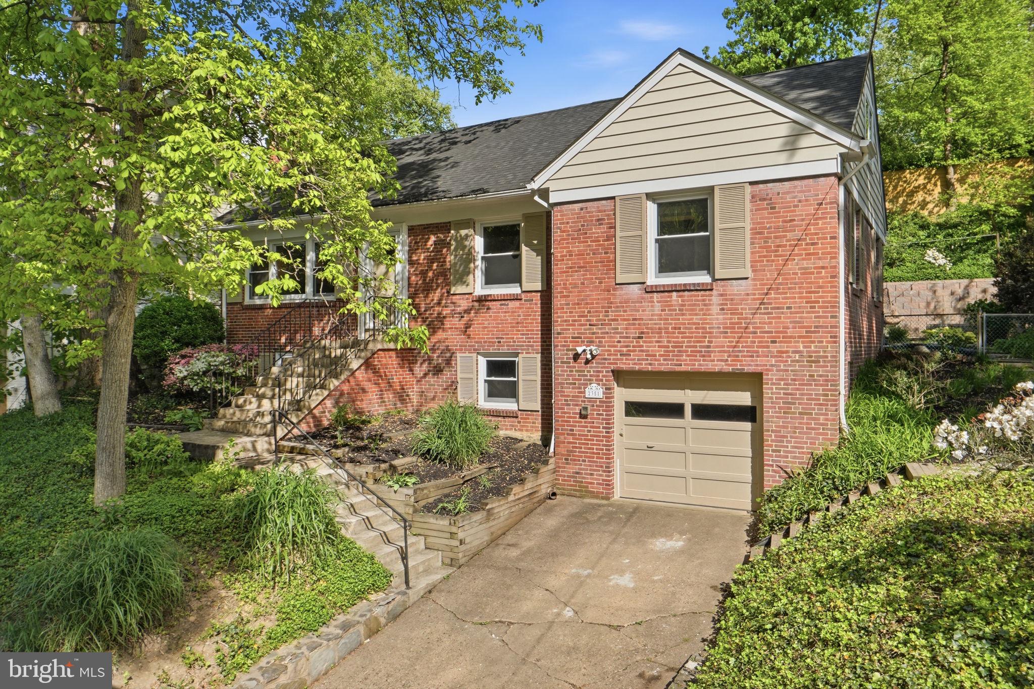 LEE HEIGHTS - Residential