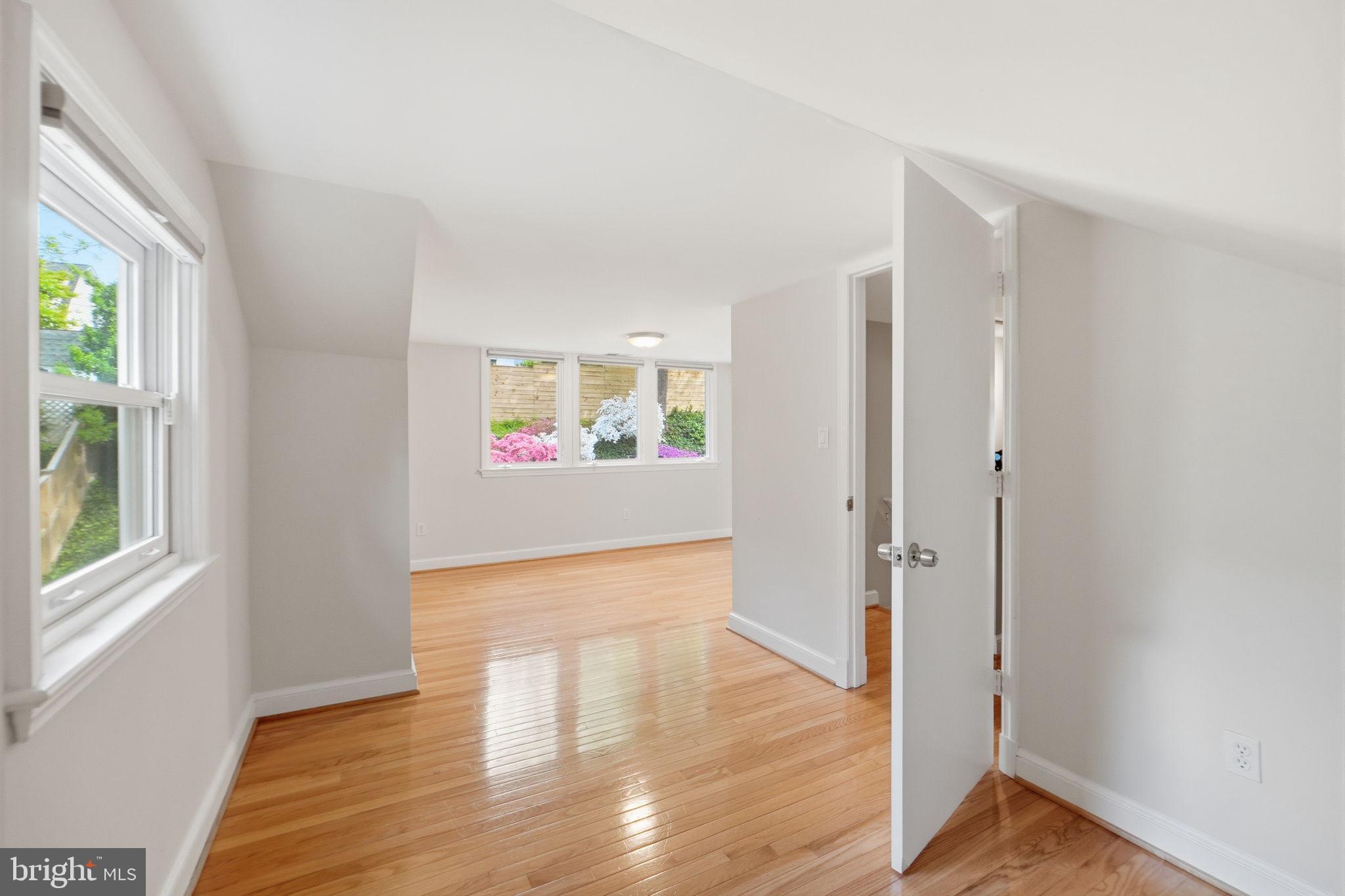 LEE HEIGHTS - Residential