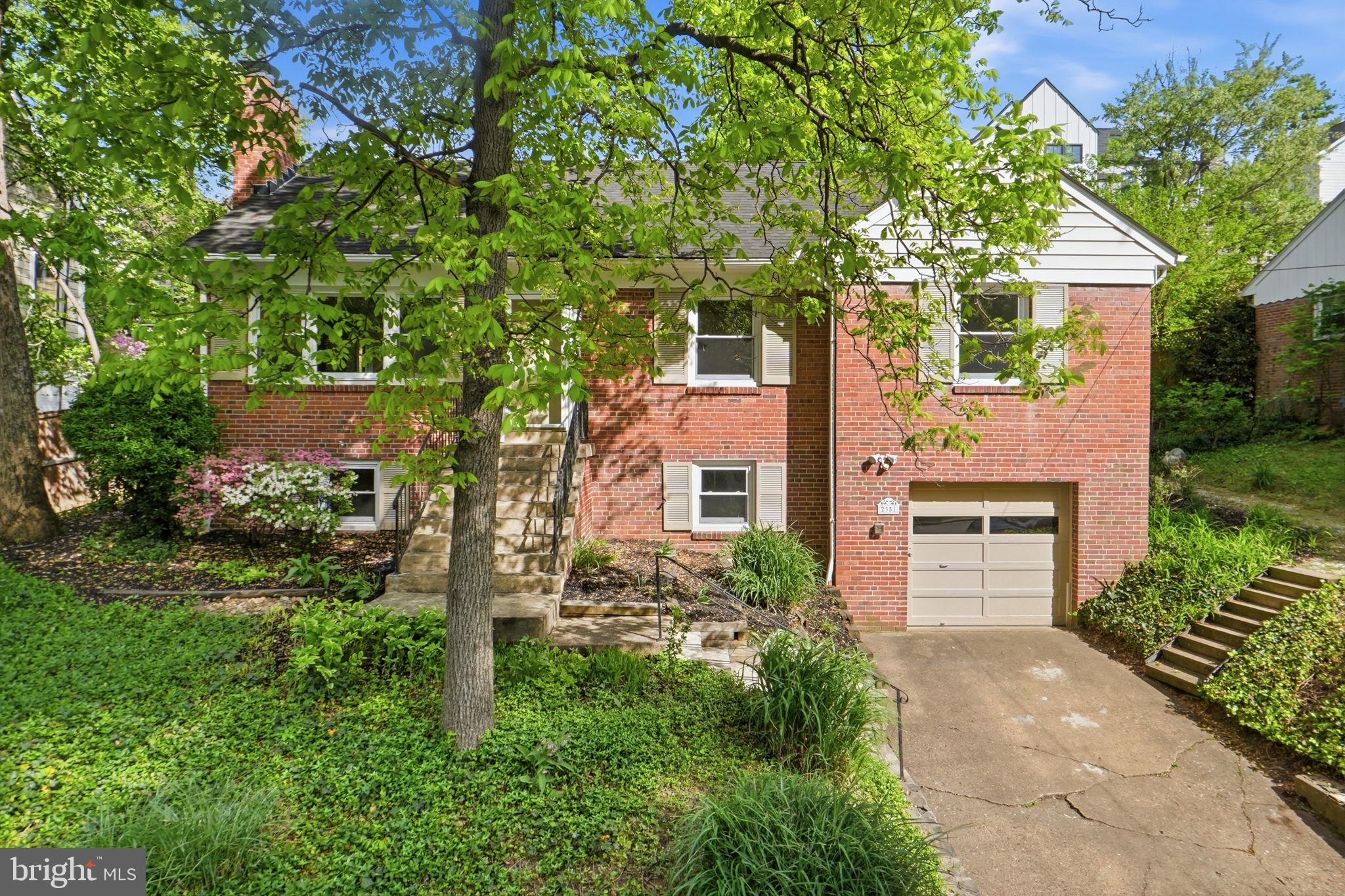 LEE HEIGHTS - Residential