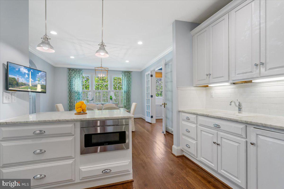 CHEVY CHASE VILLAGE - Residential