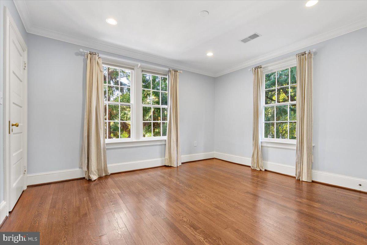 CHEVY CHASE VILLAGE - Residential
