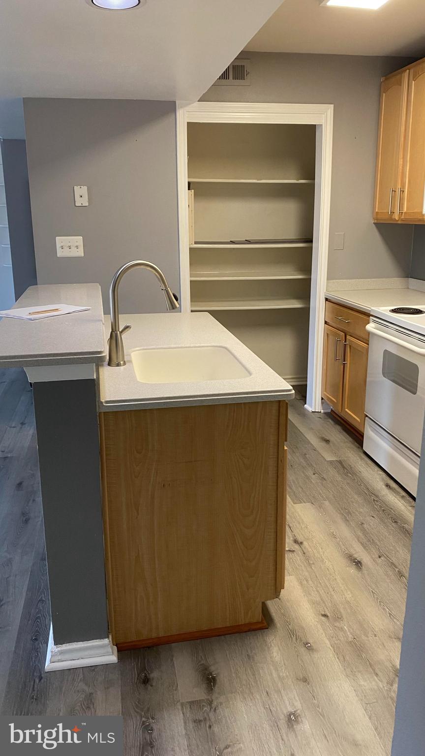 PENDERBROOK SQUARE CONDOMINIUMS - Residential Lease