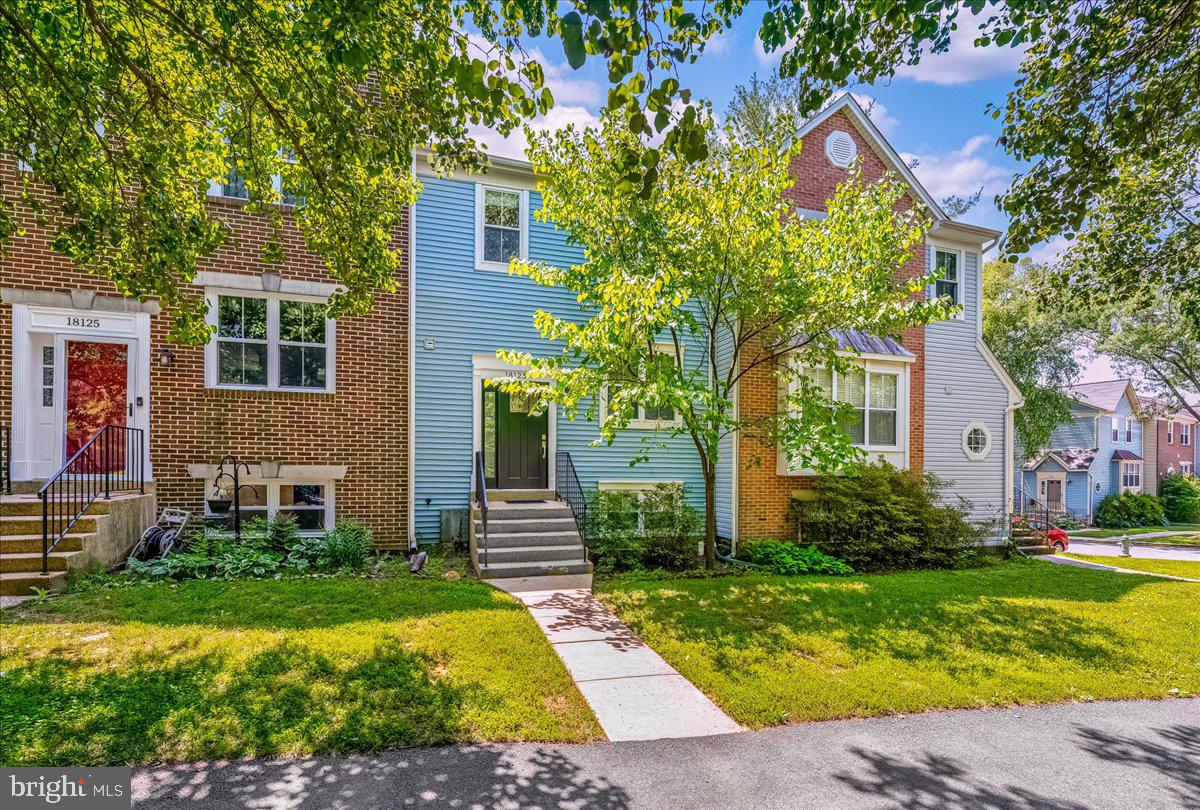 WILLIAMSBURG VILLAGE - Residential