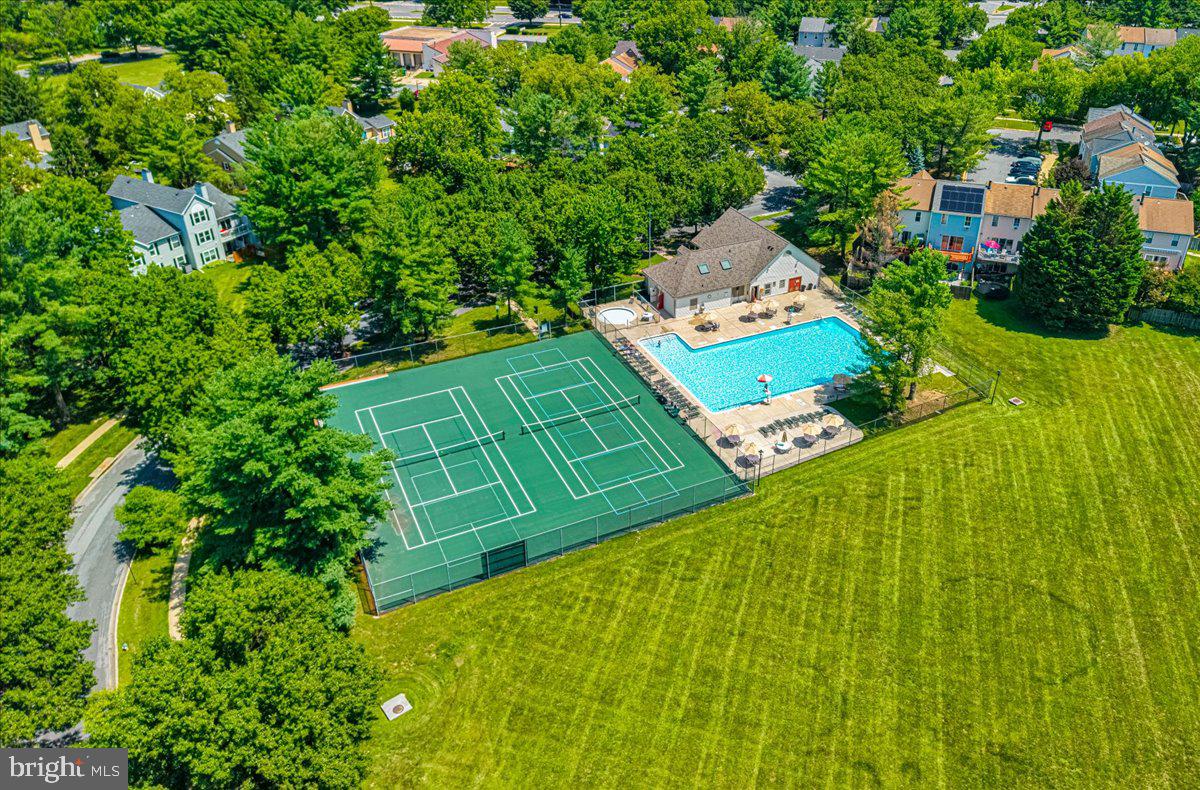 WILLIAMSBURG VILLAGE - Residential